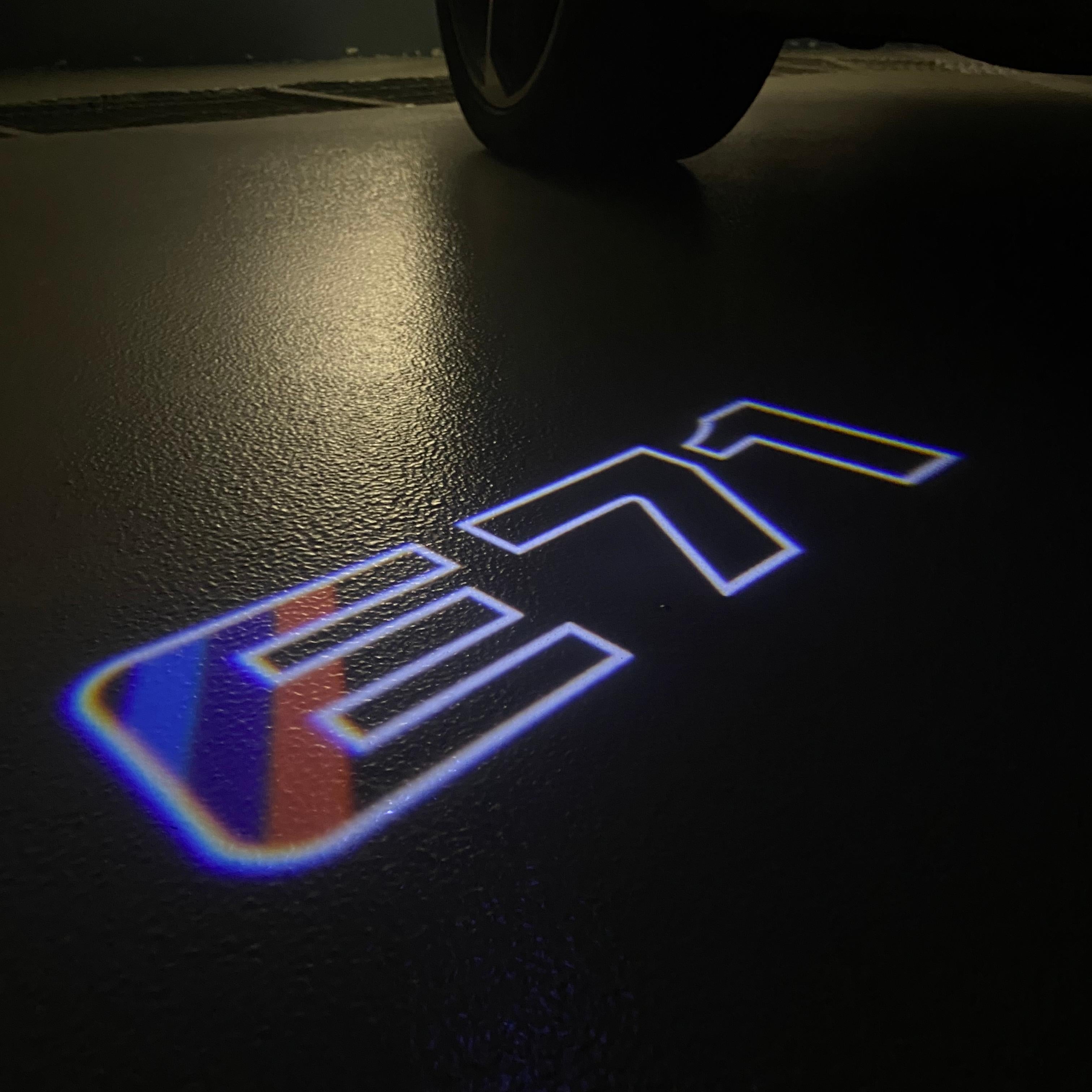BMW M3 LOGO PROJECTOR LIGHTS Nr.24 (الكمية 1 = 1 مجموعة / 2 أضواء باب)