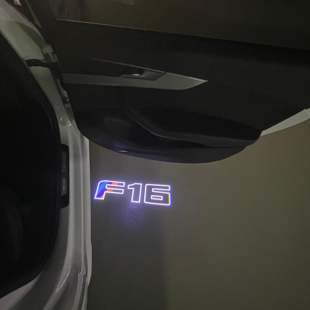 BMW M3 LOGO PROJECTOR LIGHTS Nr.24 (الكمية 1 = 1 مجموعة / 2 أضواء باب)