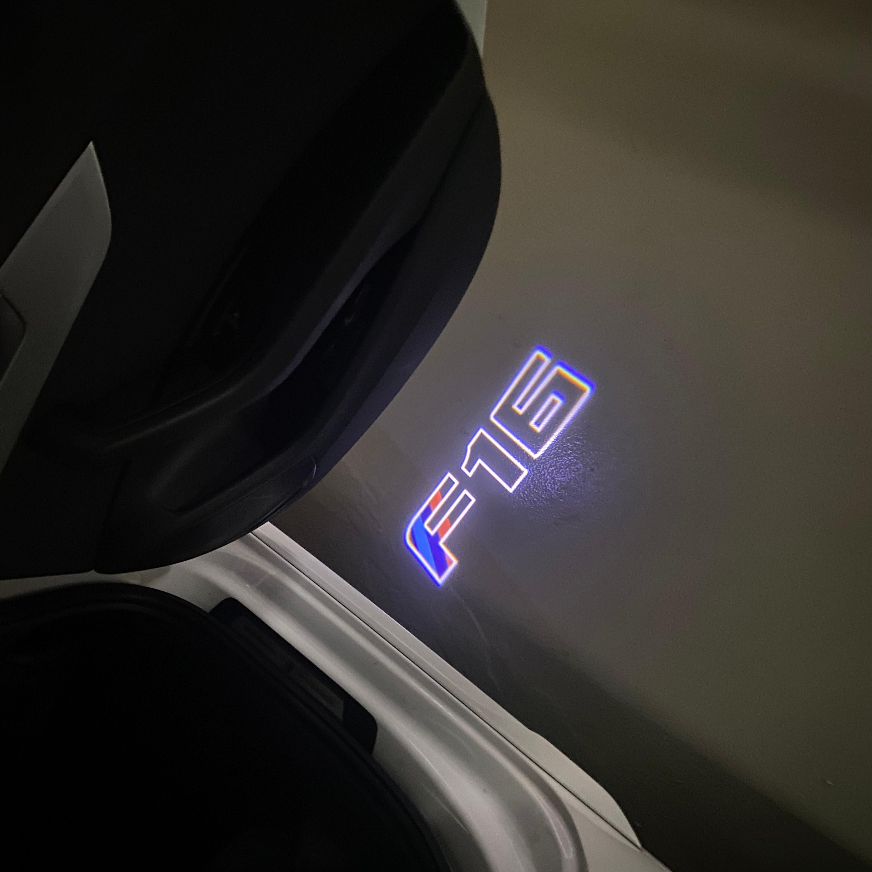 BMW M3 LOGO PROJECTOR LIGHTS Nr.24 (الكمية 1 = 1 مجموعة / 2 أضواء باب)