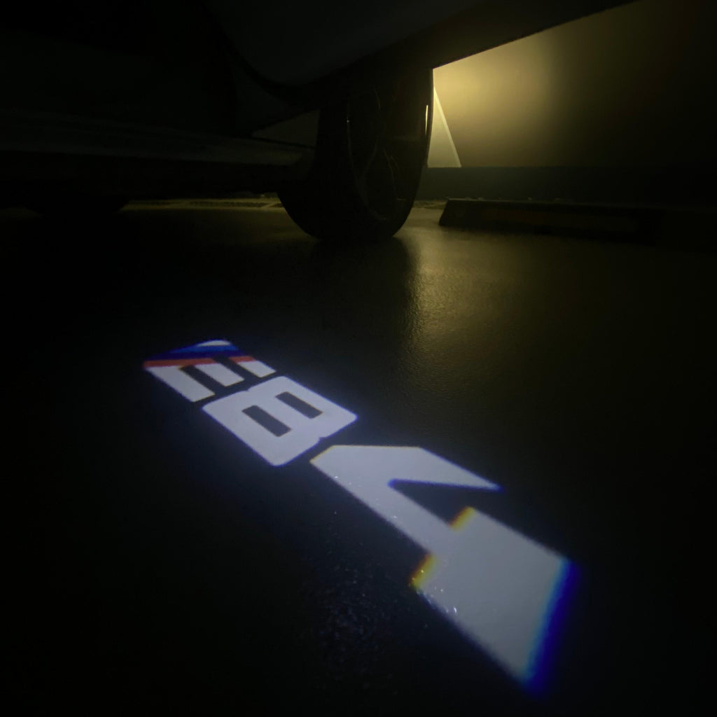 BMW M3 LOGO PROJECTOR LIGHTS Nr.24 (الكمية 1 = 1 مجموعة / 2 أضواء باب)