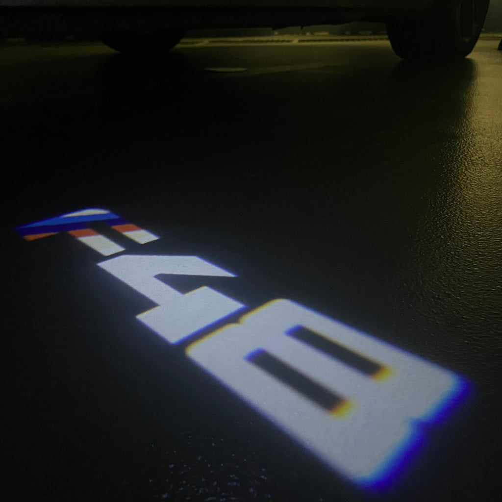 BMW M3 LOGO PROJECTOR LIGHTS Nr.24 (الكمية 1 = 1 مجموعة / 2 أضواء باب)