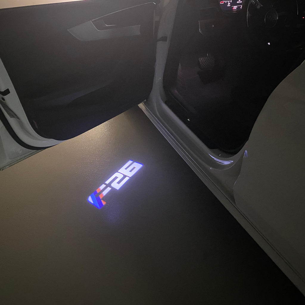 BMW M3 LOGO PROJECTOR LIGHTS Nr.24 (الكمية 1 = 1 مجموعة / 2 أضواء باب)