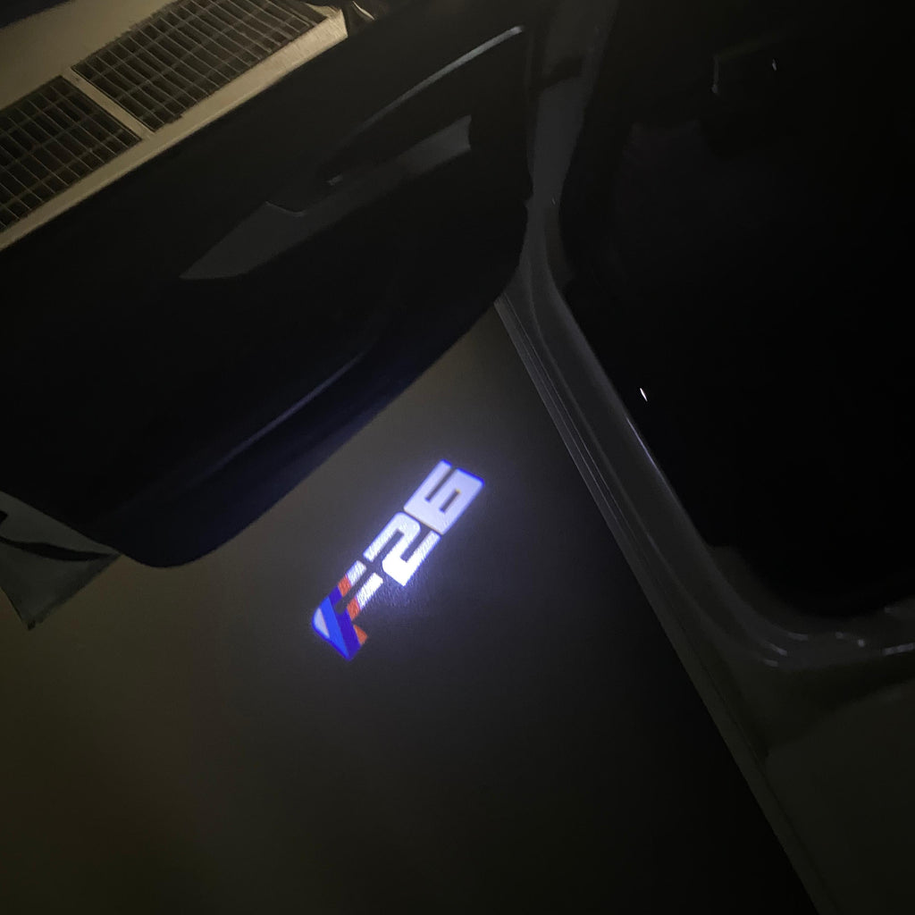 BMW M3 LOGO PROJECTOR LIGHTS Nr.24 (الكمية 1 = 1 مجموعة / 2 أضواء باب)