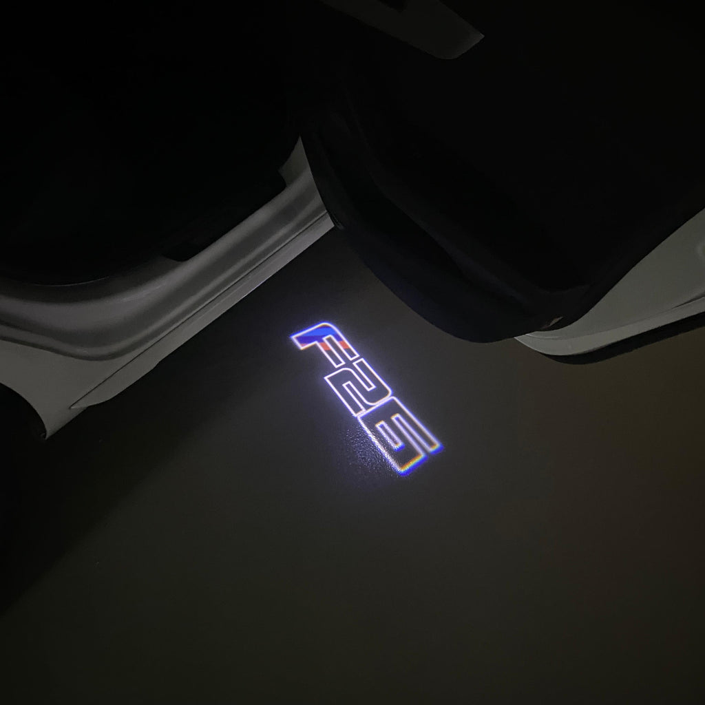 BMW M3 LOGO PROJECTOR LIGHTS Nr.24 (الكمية 1 = 1 مجموعة / 2 أضواء باب)