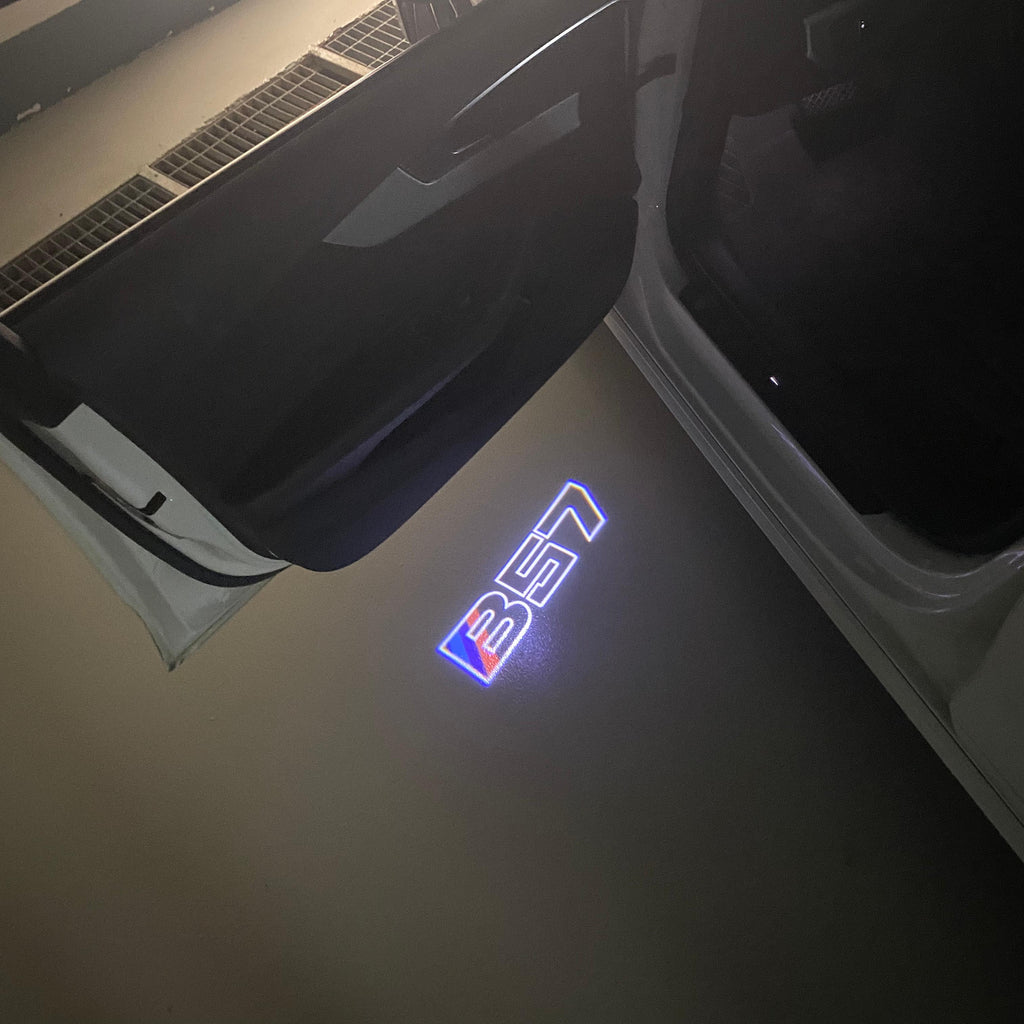 BMW M3 LOGO PROJECTOR LIGHTS Nr.24 (الكمية 1 = 1 مجموعة / 2 أضواء باب)