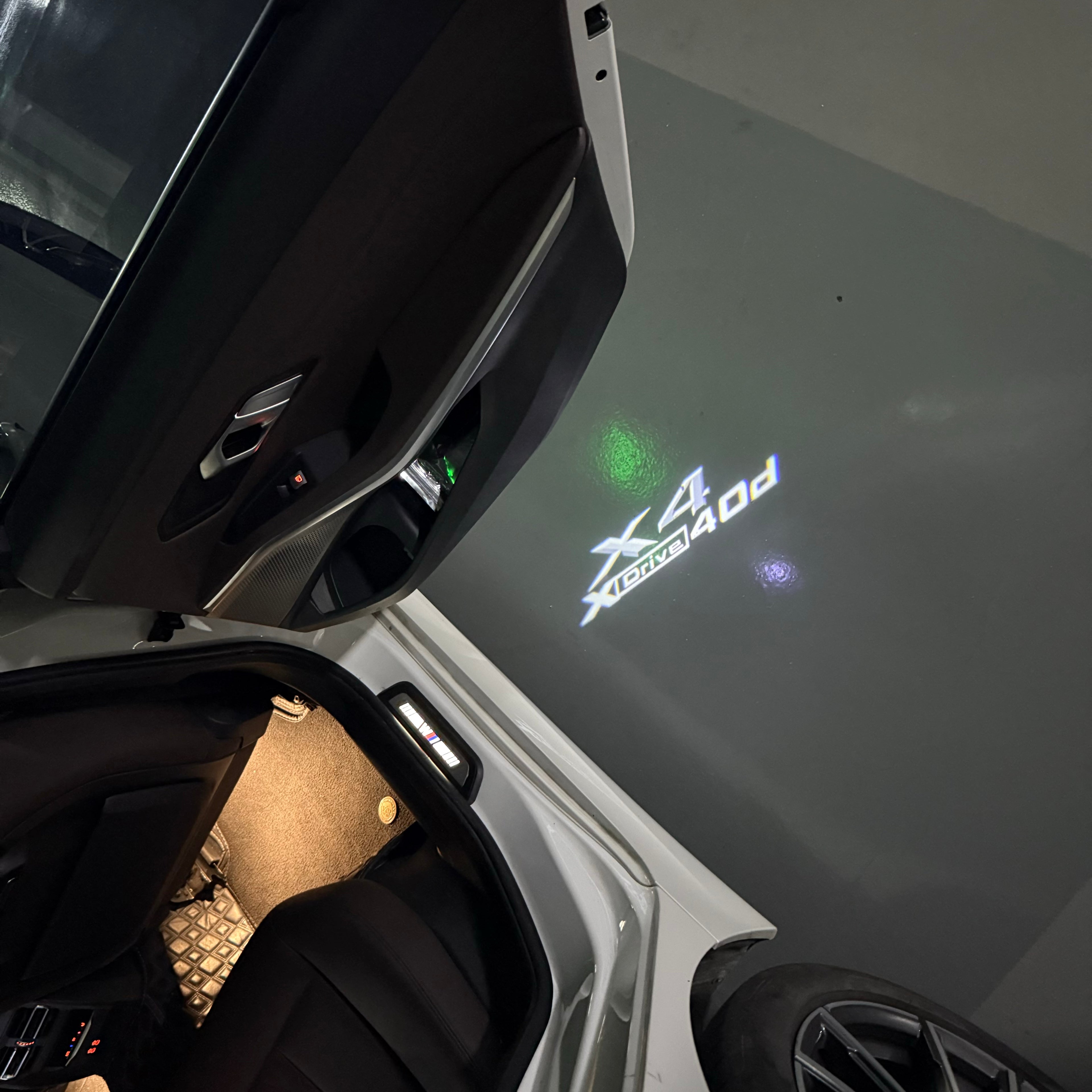 BMW M3 LOGO PROJECTOR LIGHTS Nr.24 (الكمية 1 = 1 مجموعة / 2 أضواء باب)