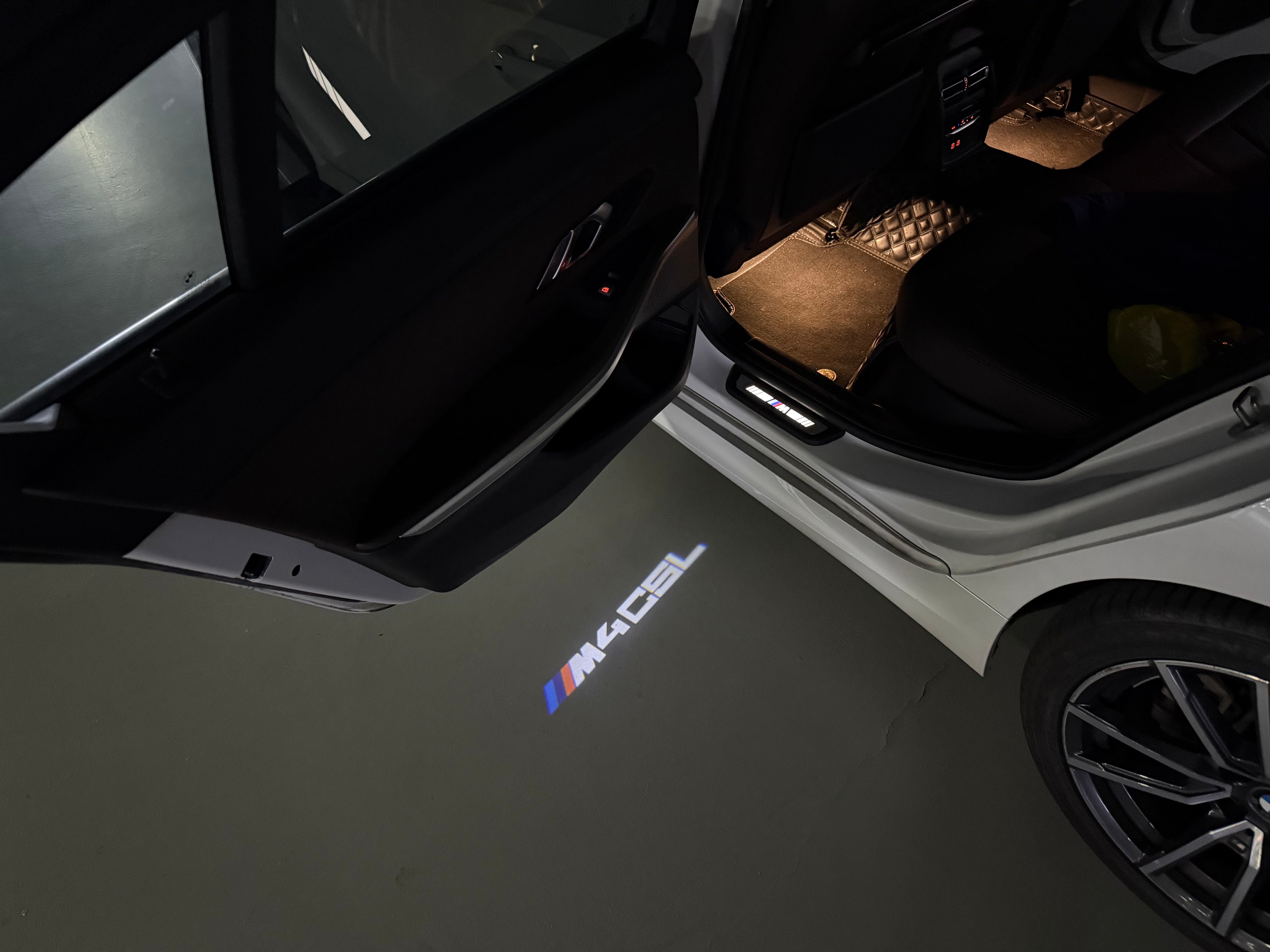 BMW M3 LOGO PROJECTOR LIGHTS Nr.24 (الكمية 1 = 1 مجموعة / 2 أضواء باب)