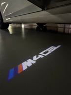 BMW M3 LOGO PROJECTOR LIGHTS Nr.24 (الكمية 1 = 1 مجموعة / 2 أضواء باب)