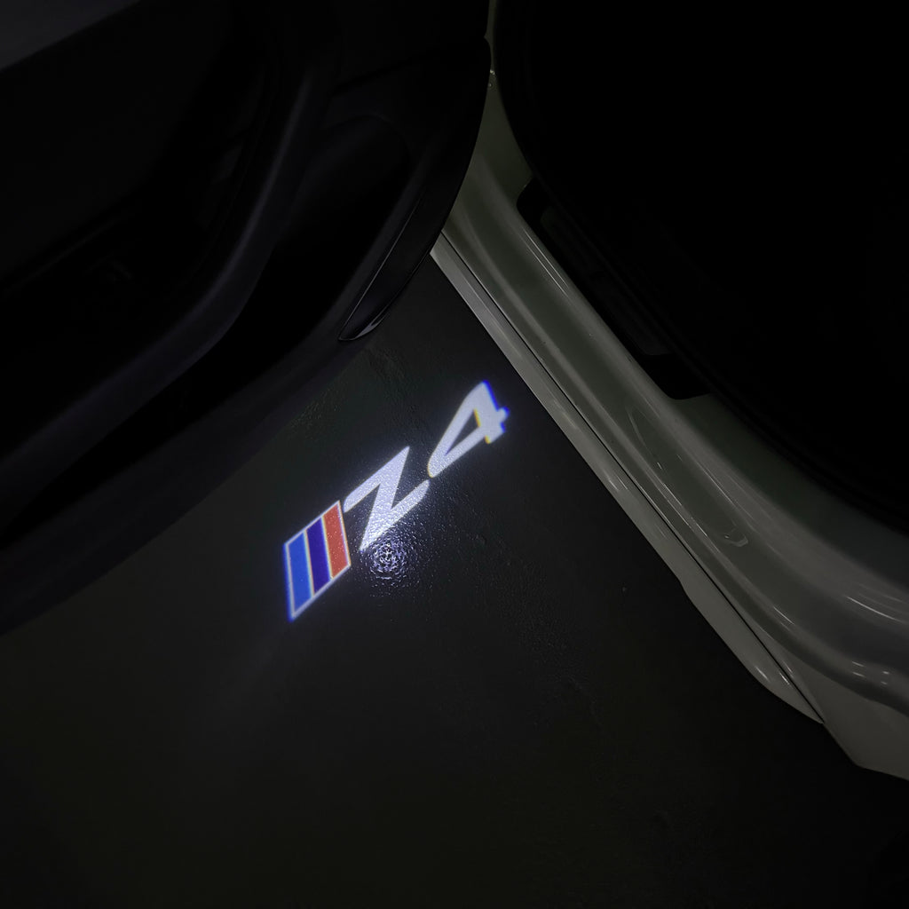 BMW M3 LOGO PROJECTOR LIGHTS Nr.24 (الكمية 1 = 1 مجموعة / 2 أضواء باب)