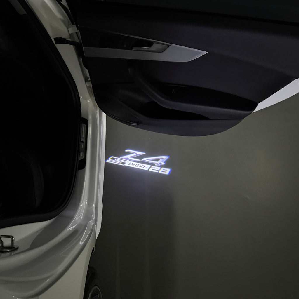 BMW M3 LOGO PROJECTOR LIGHTS Nr.24 (الكمية 1 = 1 مجموعة / 2 أضواء باب)