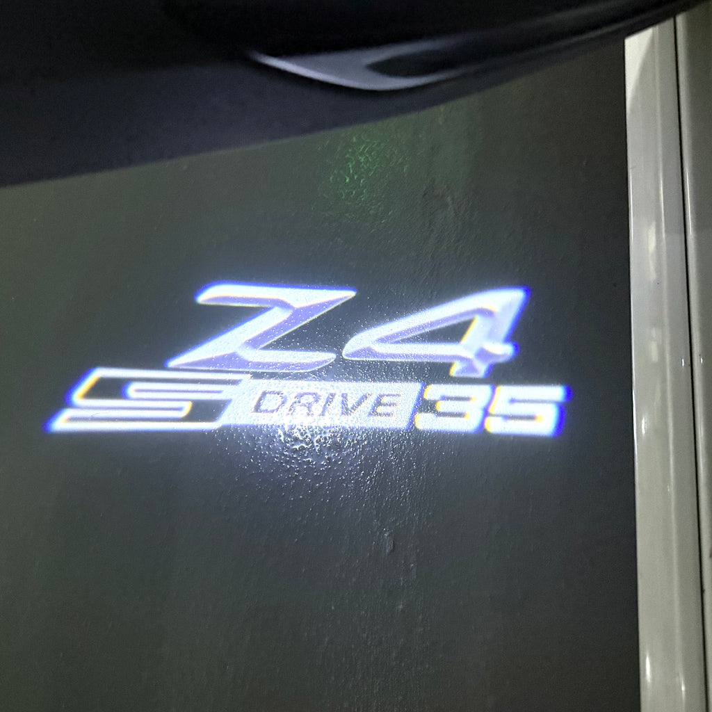 BMW M3 LOGO PROJECTOR LIGHTS Nr.24 (الكمية 1 = 1 مجموعة / 2 أضواء باب)