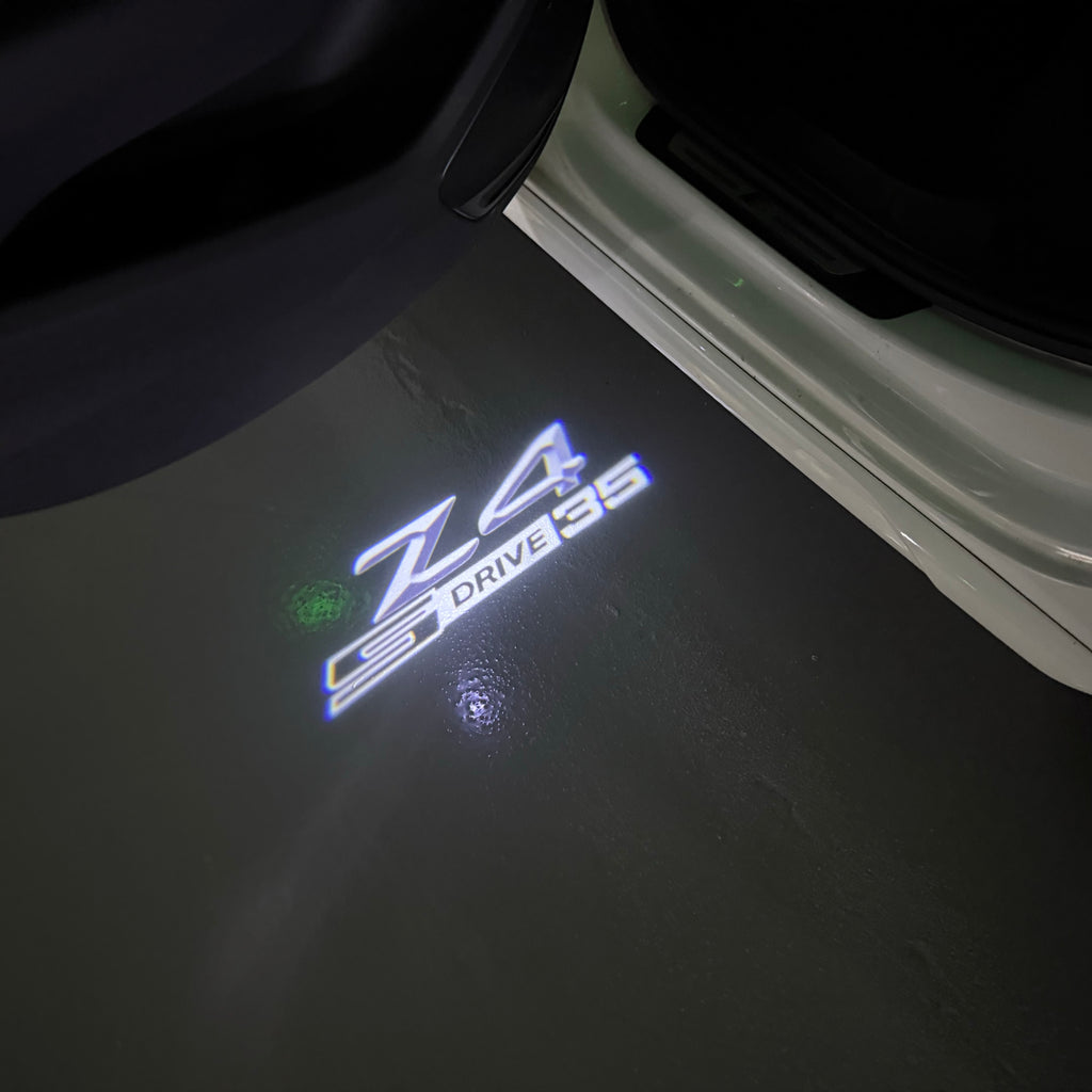 BMW M3 LOGO PROJECTOR LIGHTS Nr.24 (الكمية 1 = 1 مجموعة / 2 أضواء باب)
