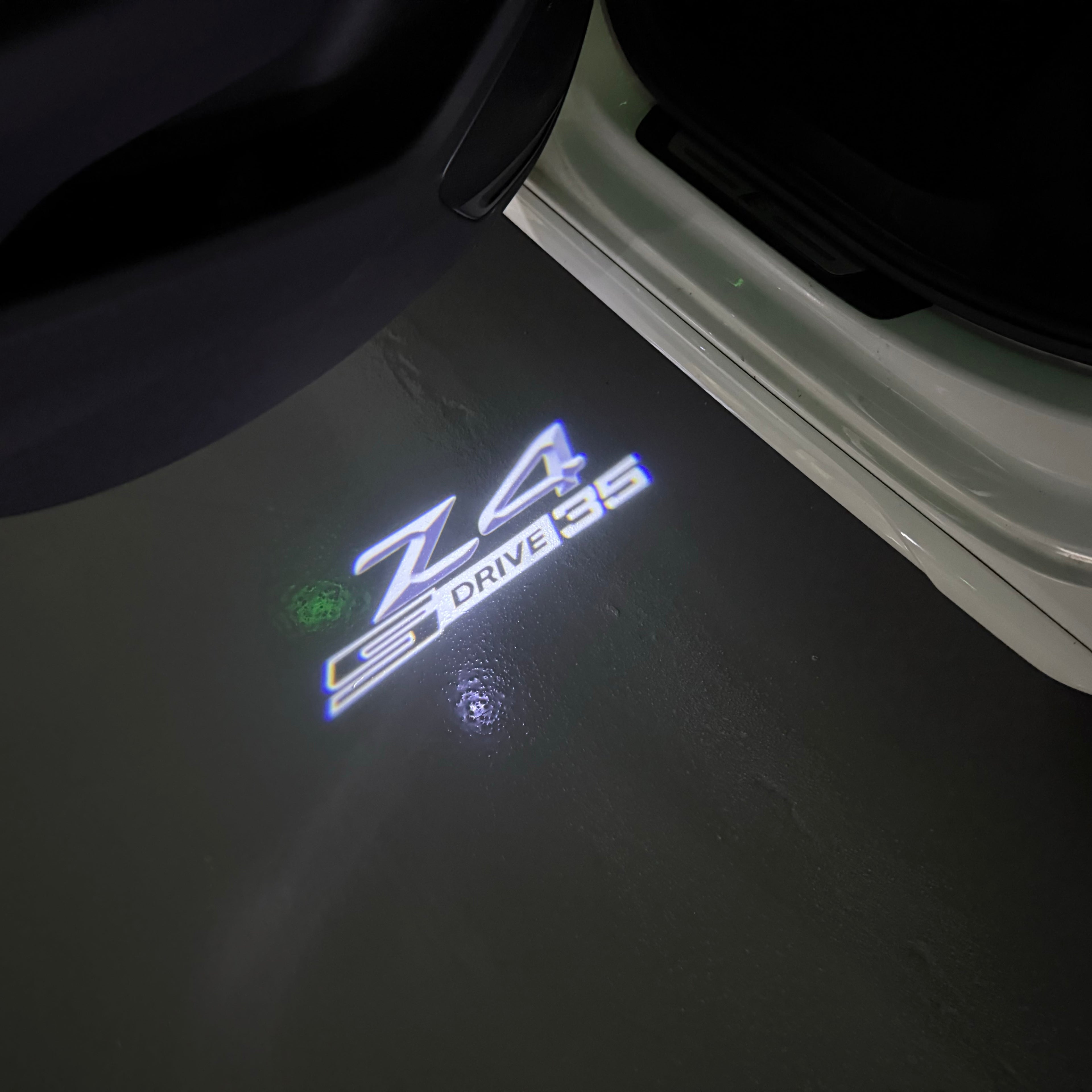 BMW M3 LOGO PROJECTOR LIGHTS Nr.24 (الكمية 1 = 1 مجموعة / 2 أضواء باب)
