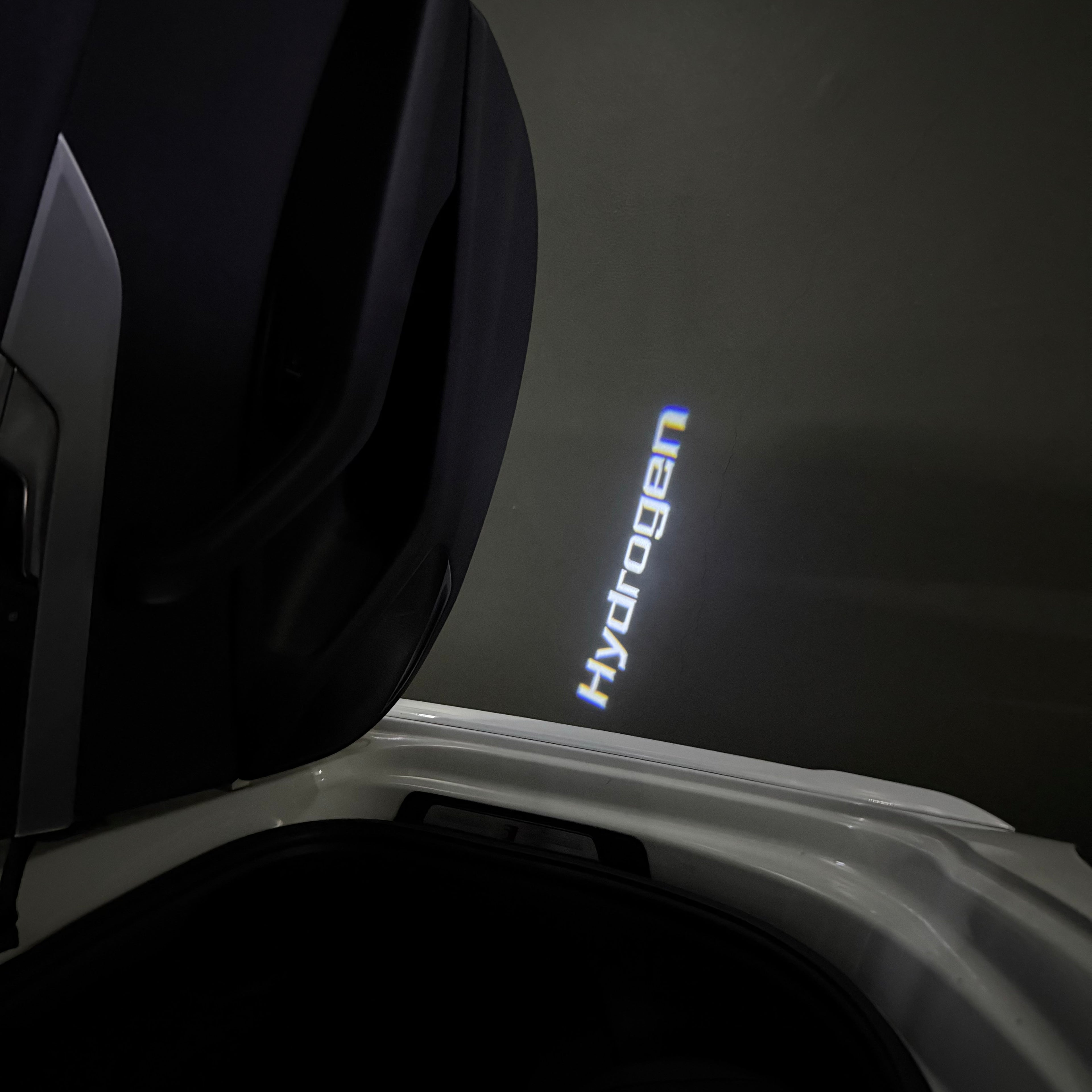 BMW M3 LOGO PROJECTOR LIGHTS Nr.24 (الكمية 1 = 1 مجموعة / 2 أضواء باب)