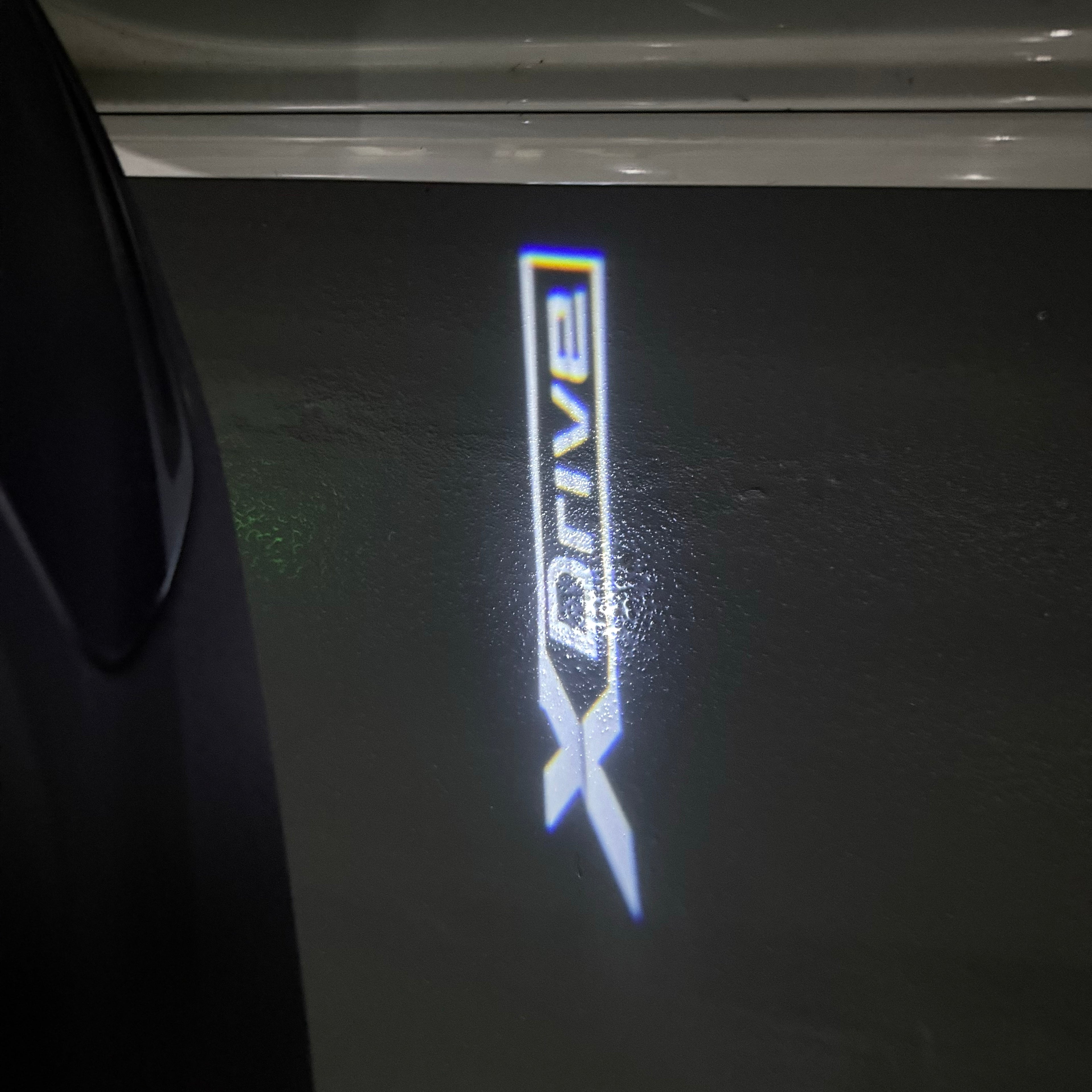 BMW M3 LOGO PROJECTOR LIGHTS Nr.24 (الكمية 1 = 1 مجموعة / 2 أضواء باب)
