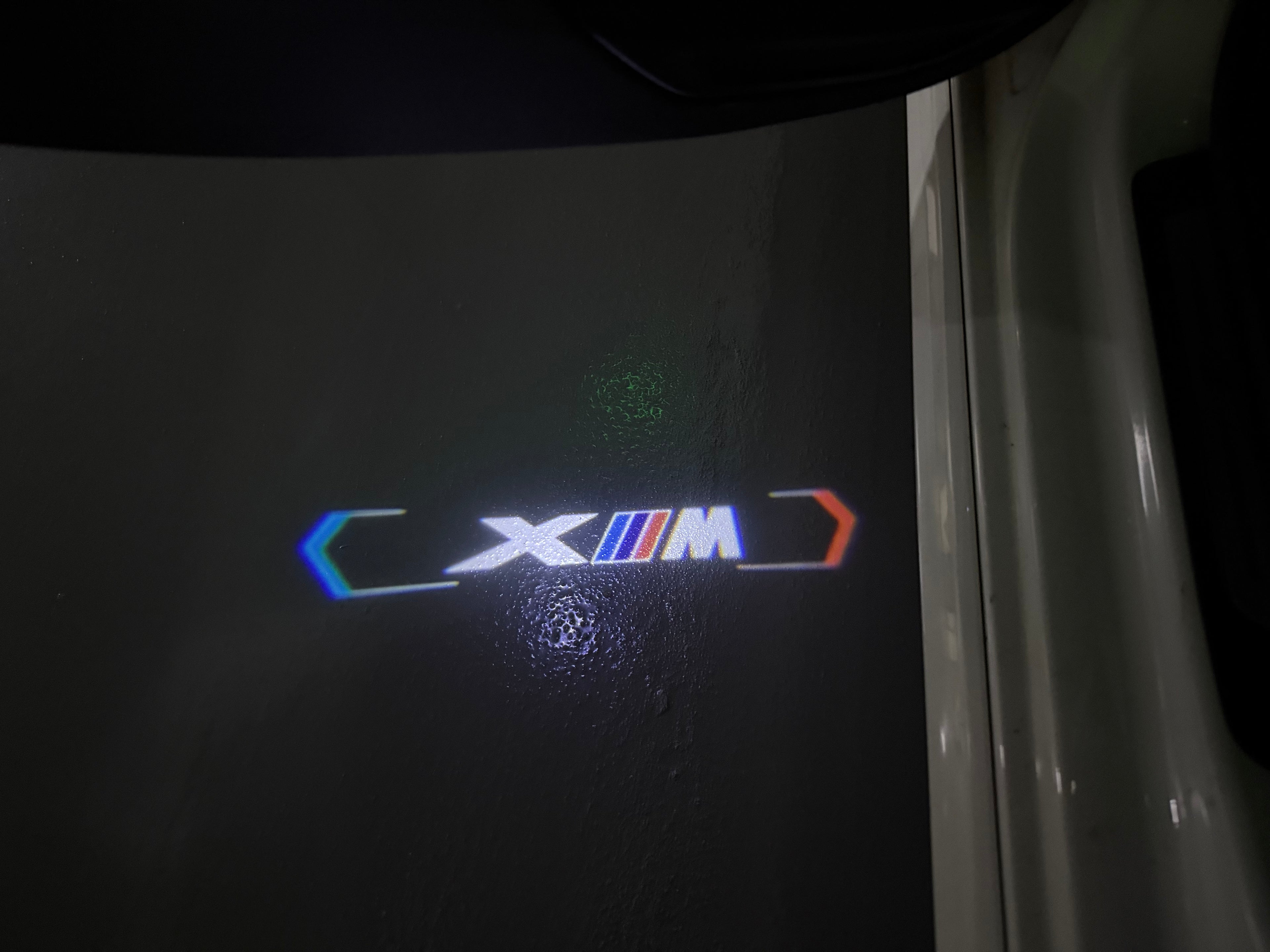 BMW M3 LOGO PROJECTOR LIGHTS Nr.24 (الكمية 1 = 1 مجموعة / 2 أضواء باب)