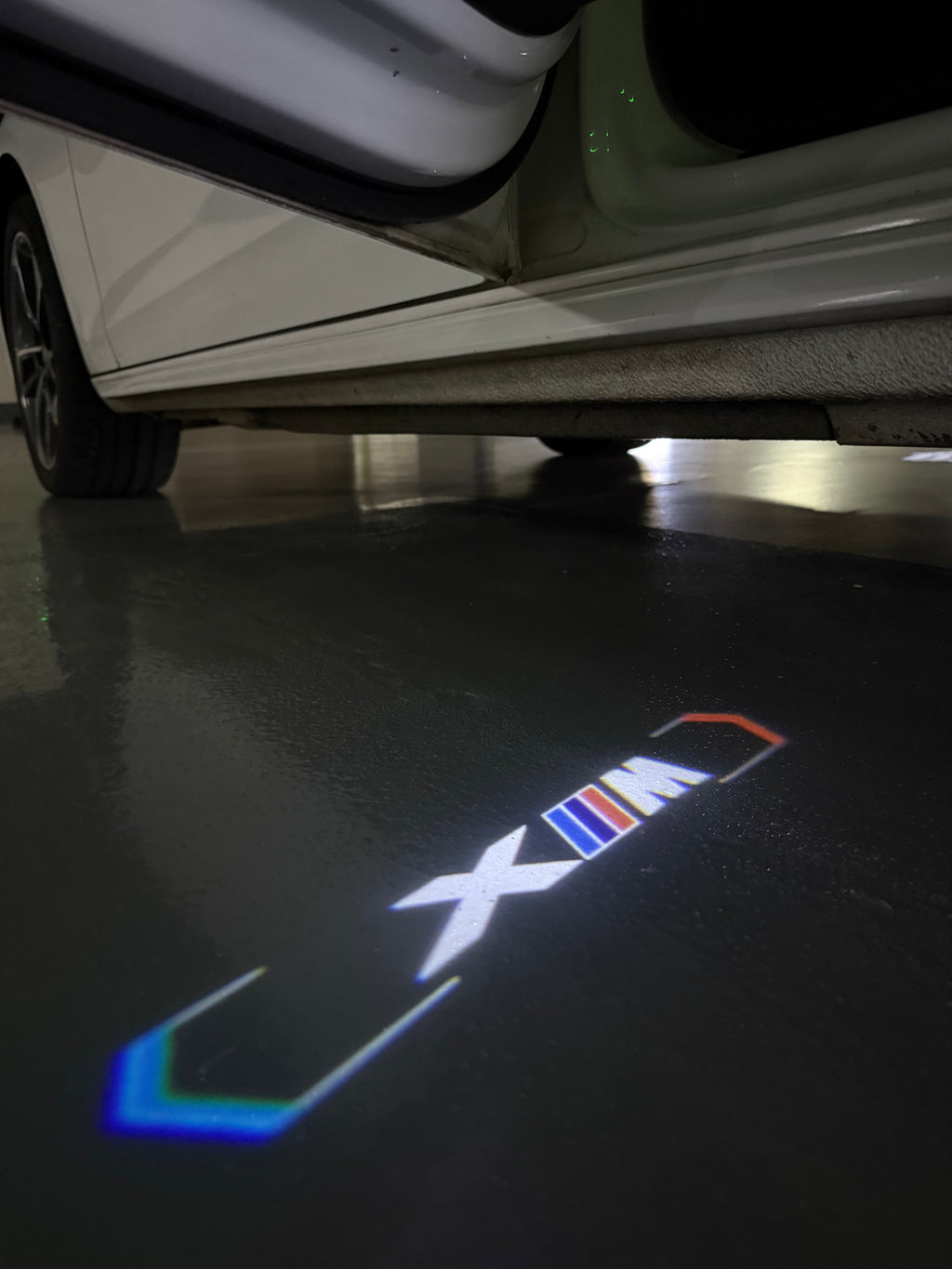BMW M3 LOGO PROJECTOR LIGHTS Nr.24 (الكمية 1 = 1 مجموعة / 2 أضواء باب)
