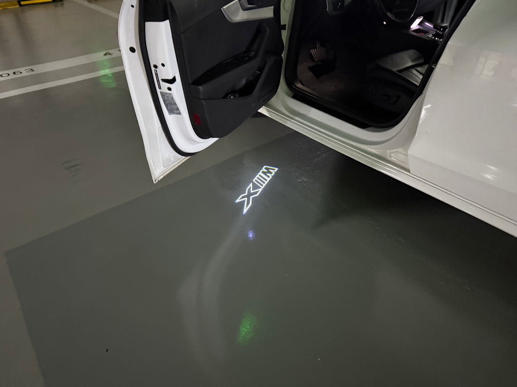 BMW M3 LOGO PROJECTOR LIGHTS Nr.24 (الكمية 1 = 1 مجموعة / 2 أضواء باب)