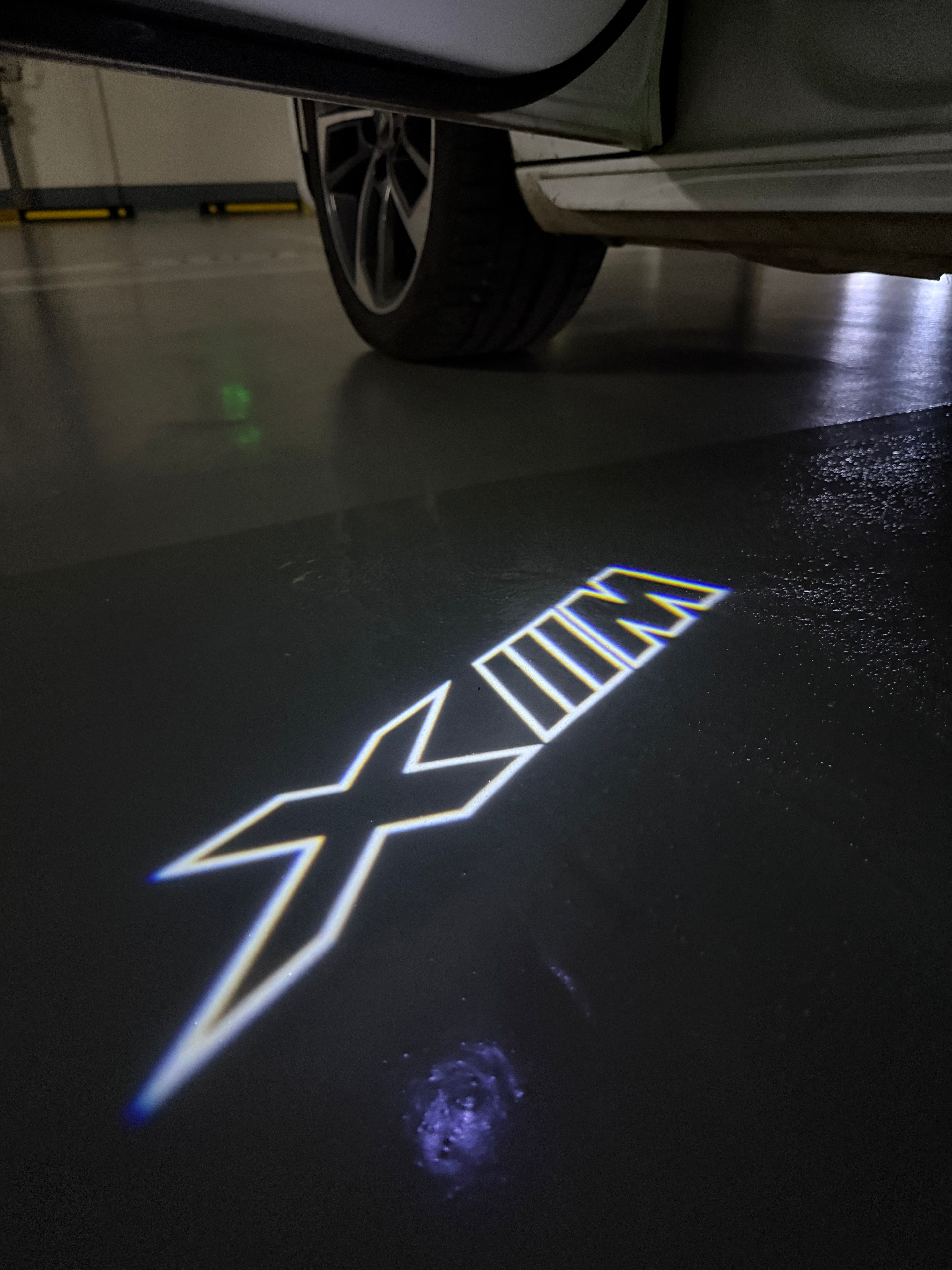 BMW M3 LOGO PROJECTOR LIGHTS Nr.24 (الكمية 1 = 1 مجموعة / 2 أضواء باب)