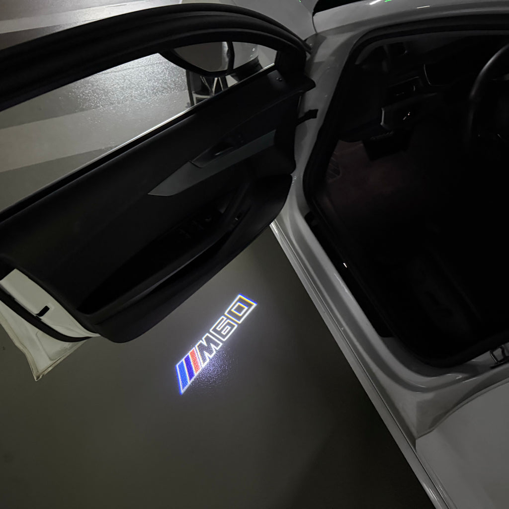 BMW M3 LOGO PROJECTOR LIGHTS Nr.24 (الكمية 1 = 1 مجموعة / 2 أضواء باب)