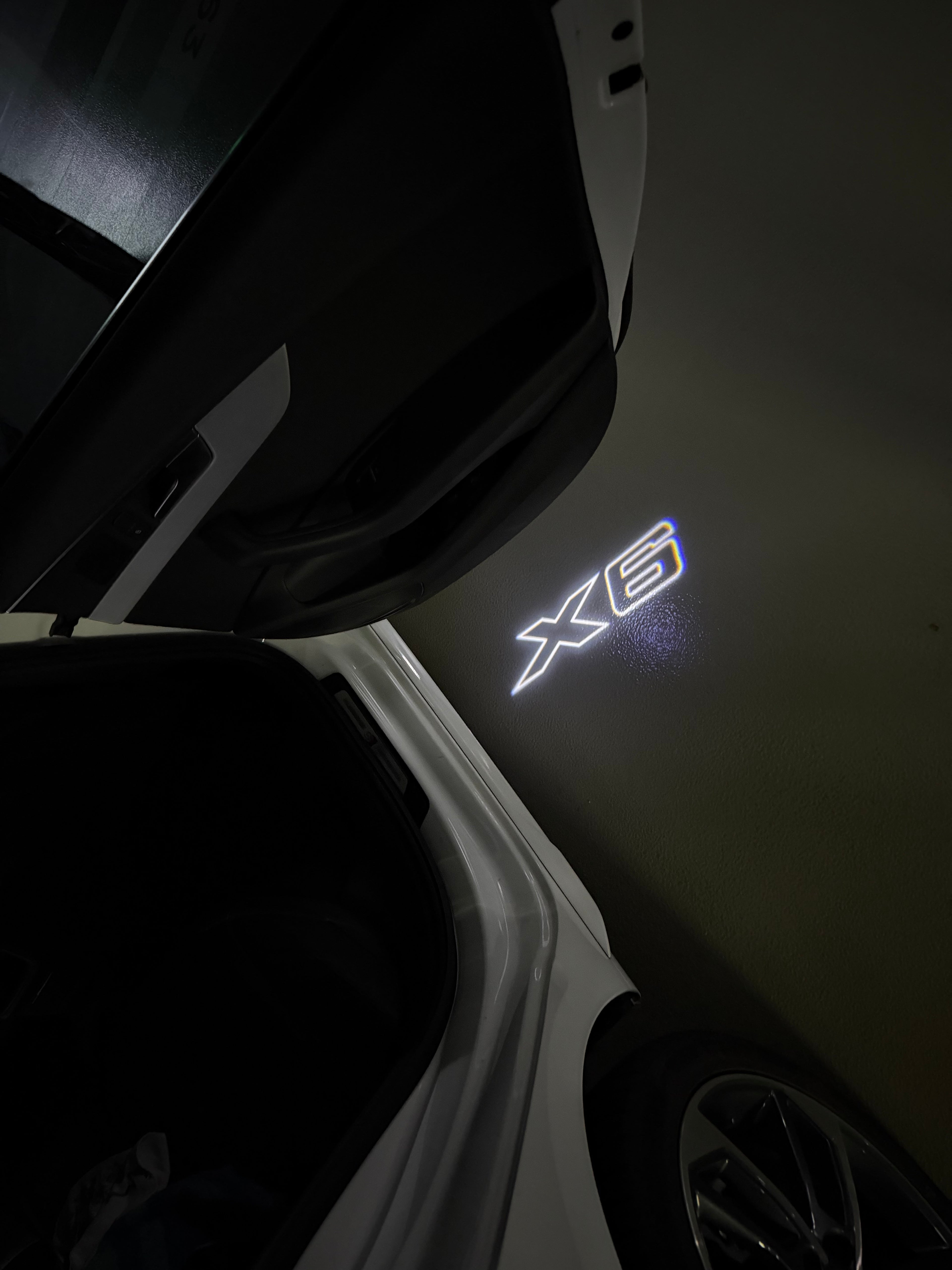 BMW M3 LOGO PROJECTOR LIGHTS Nr.24 (الكمية 1 = 1 مجموعة / 2 أضواء باب)