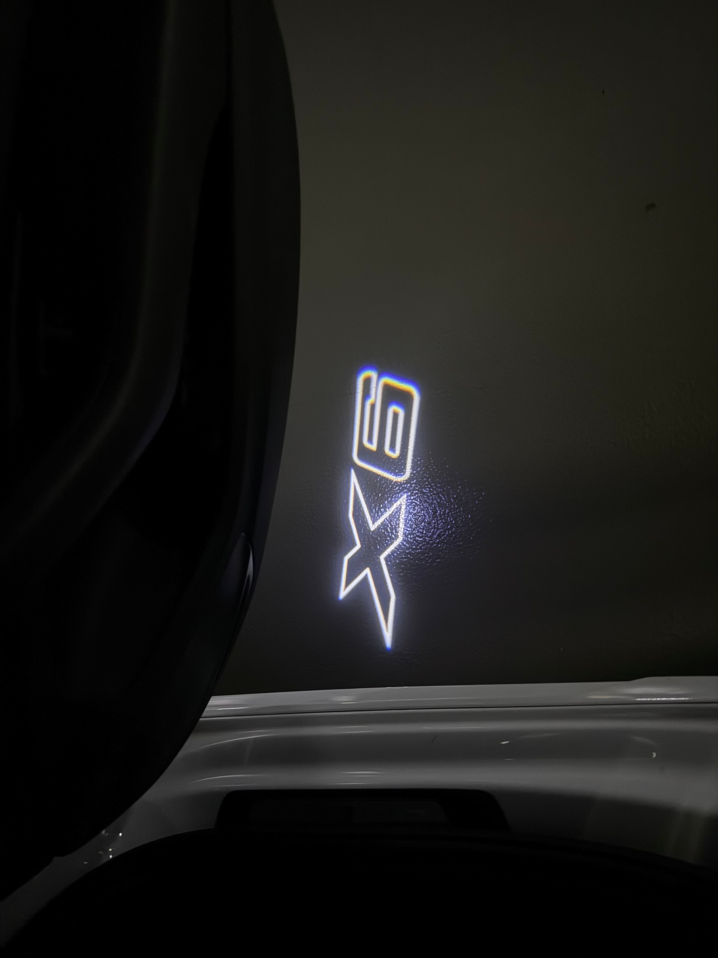 BMW M3 LOGO PROJECTOR LIGHTS Nr.24 (الكمية 1 = 1 مجموعة / 2 أضواء باب)