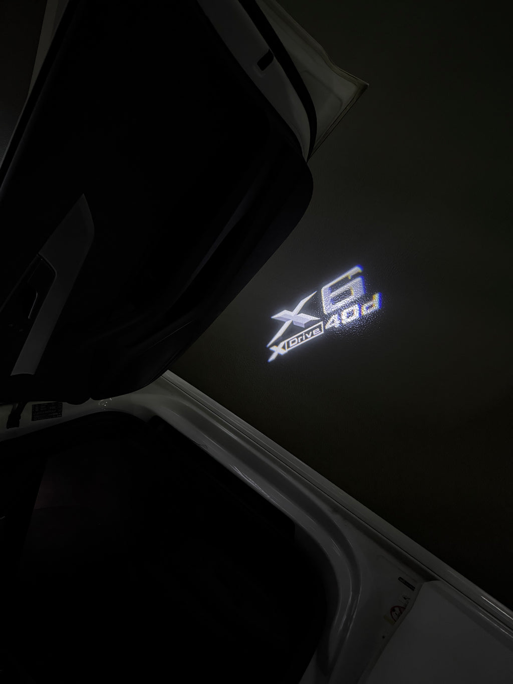BMW M3 LOGO PROJECTOR LIGHTS Nr.24 (الكمية 1 = 1 مجموعة / 2 أضواء باب)
