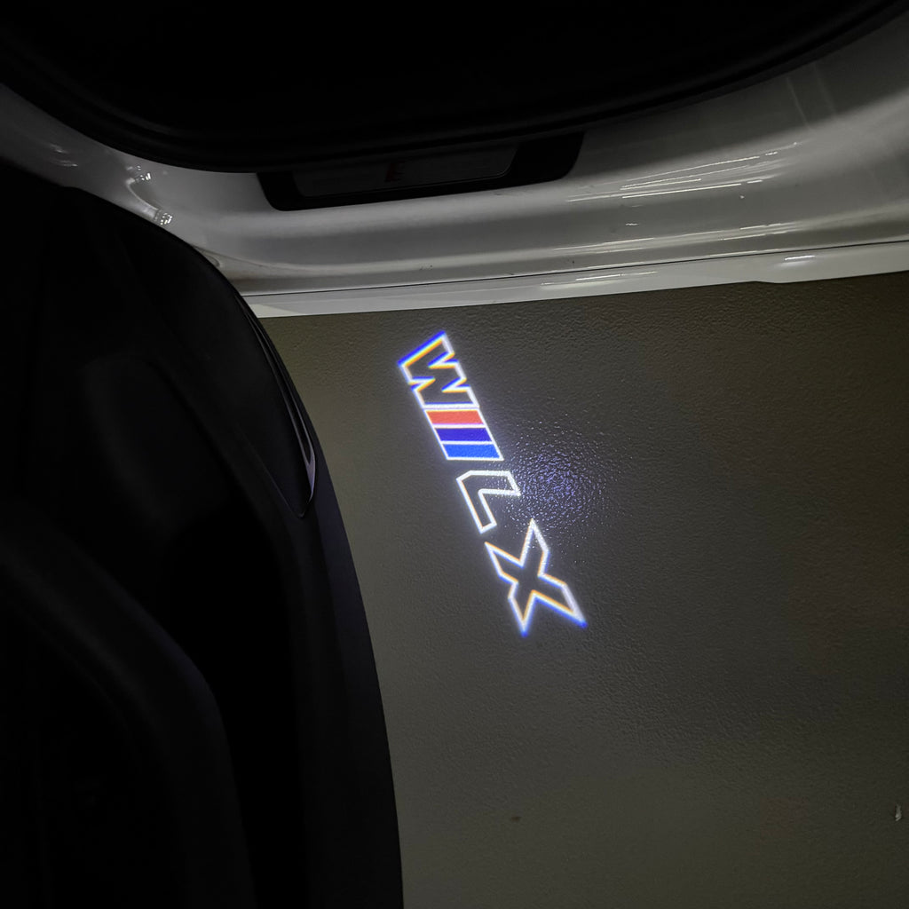 BMW M3 LOGO PROJECTOR LIGHTS Nr.24 (الكمية 1 = 1 مجموعة / 2 أضواء باب)