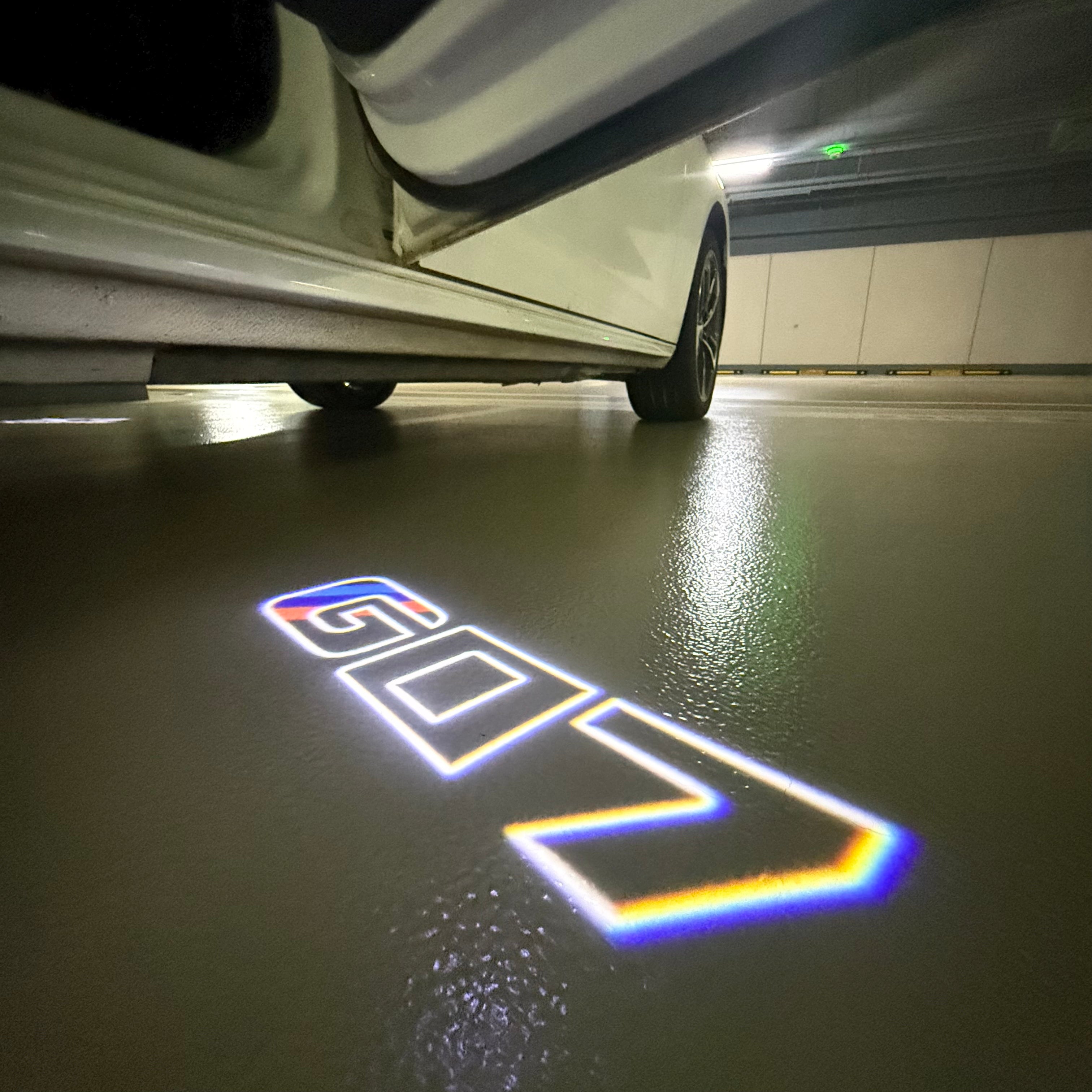 BMW M3 LOGO PROJECTOR LIGHTS Nr.24 (الكمية 1 = 1 مجموعة / 2 أضواء باب)
