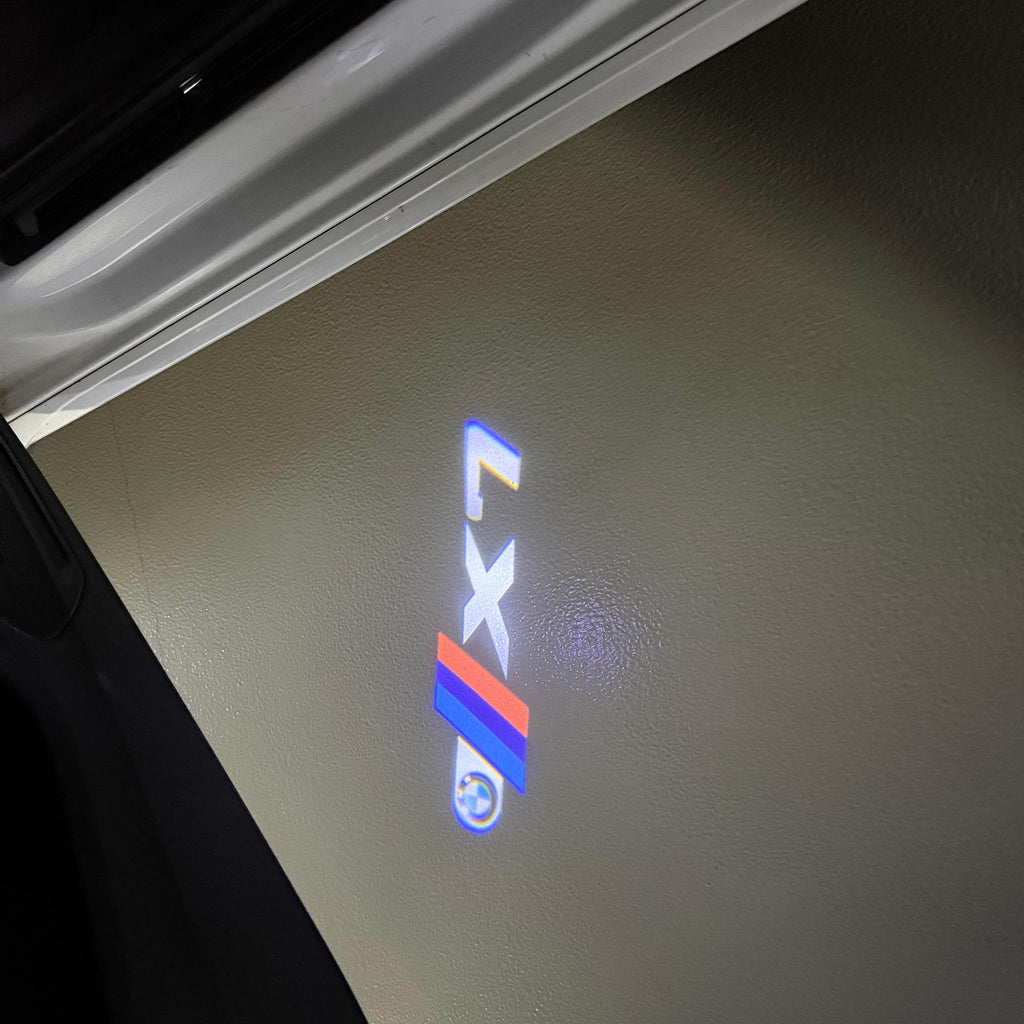 BMW M3 LOGO PROJECTOR LIGHTS Nr.24 (الكمية 1 = 1 مجموعة / 2 أضواء باب)