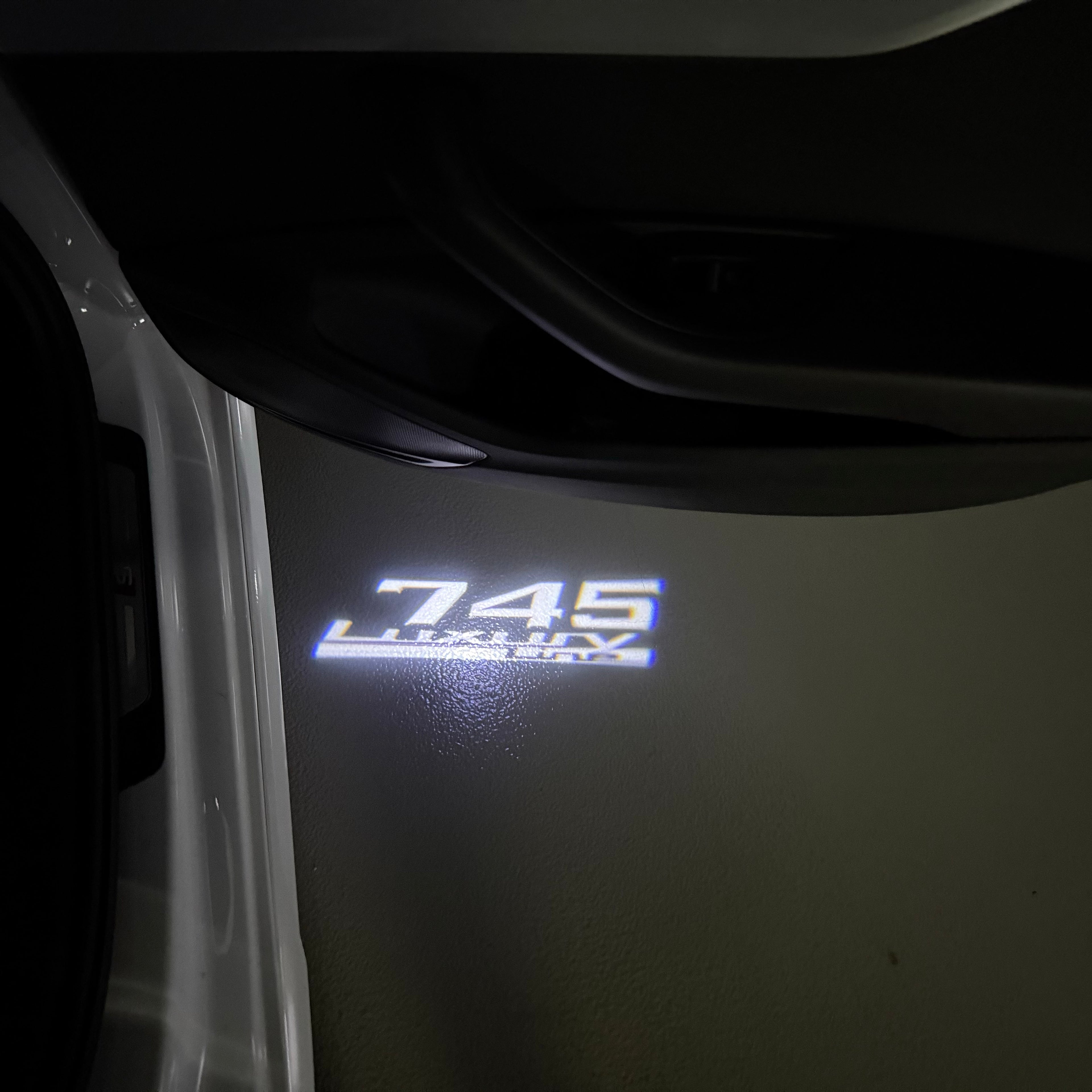 BMW M3 LOGO PROJECTOR LIGHTS Nr.24 (الكمية 1 = 1 مجموعة / 2 أضواء باب)