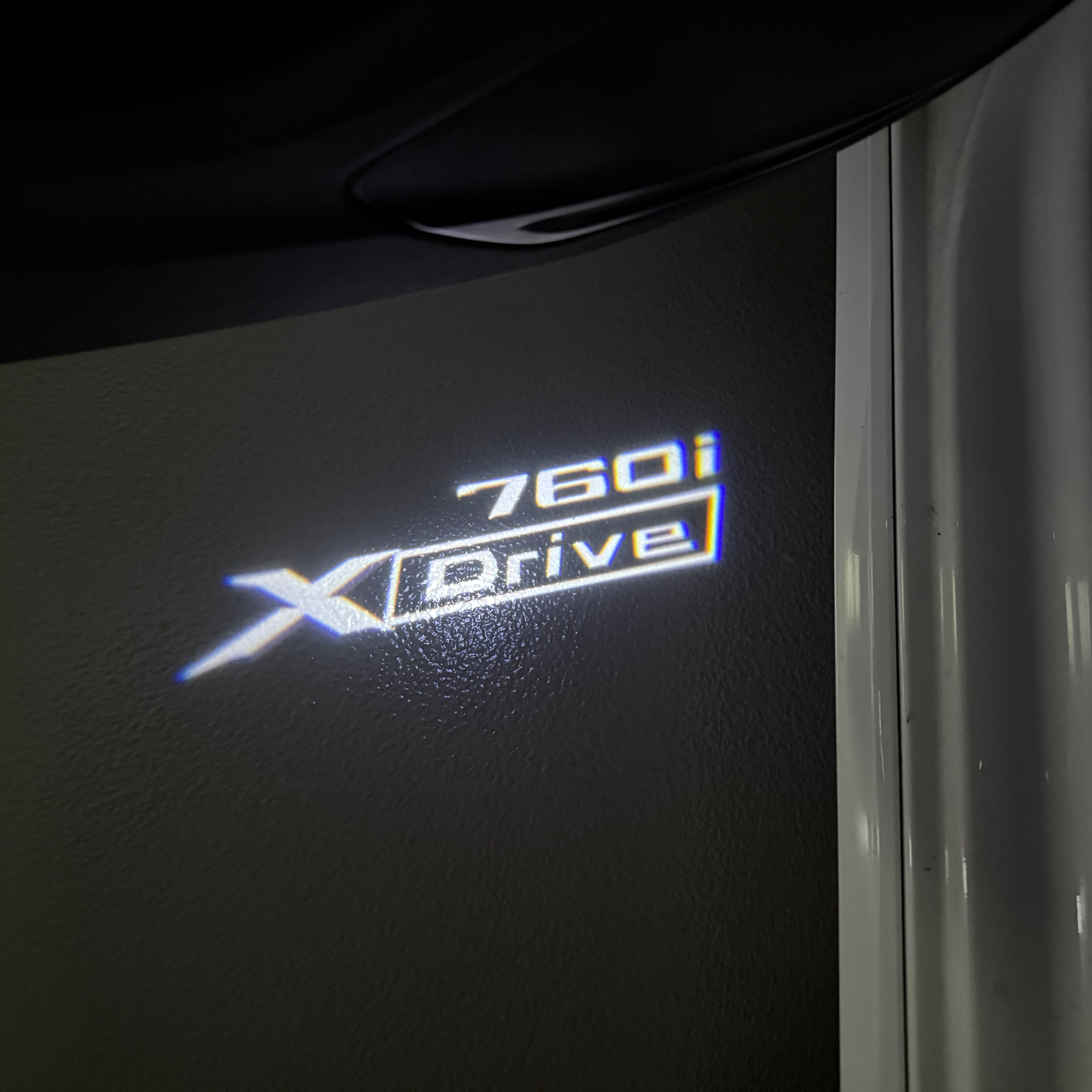BMW M3 LOGO PROJECTOR LIGHTS Nr.24 (الكمية 1 = 1 مجموعة / 2 أضواء باب)