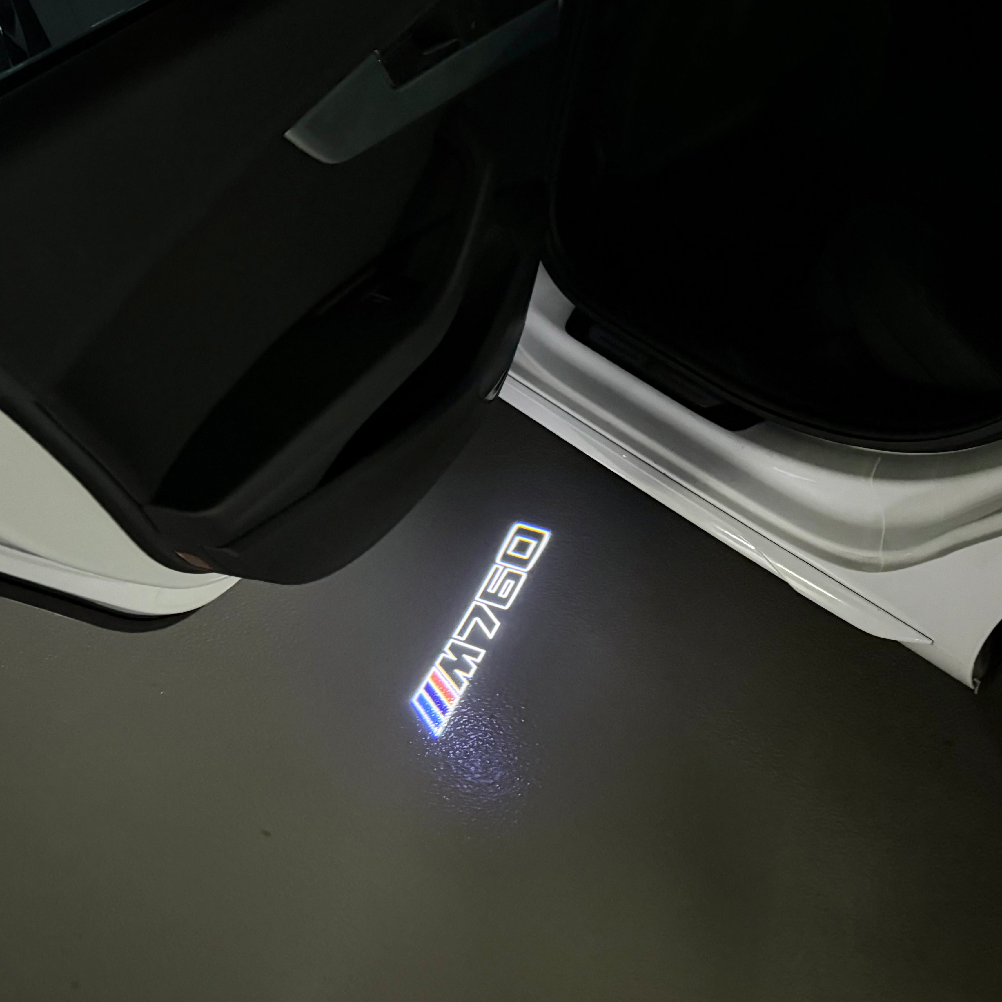 BMW M3 LOGO PROJECTOR LIGHTS Nr.24 (الكمية 1 = 1 مجموعة / 2 أضواء باب)