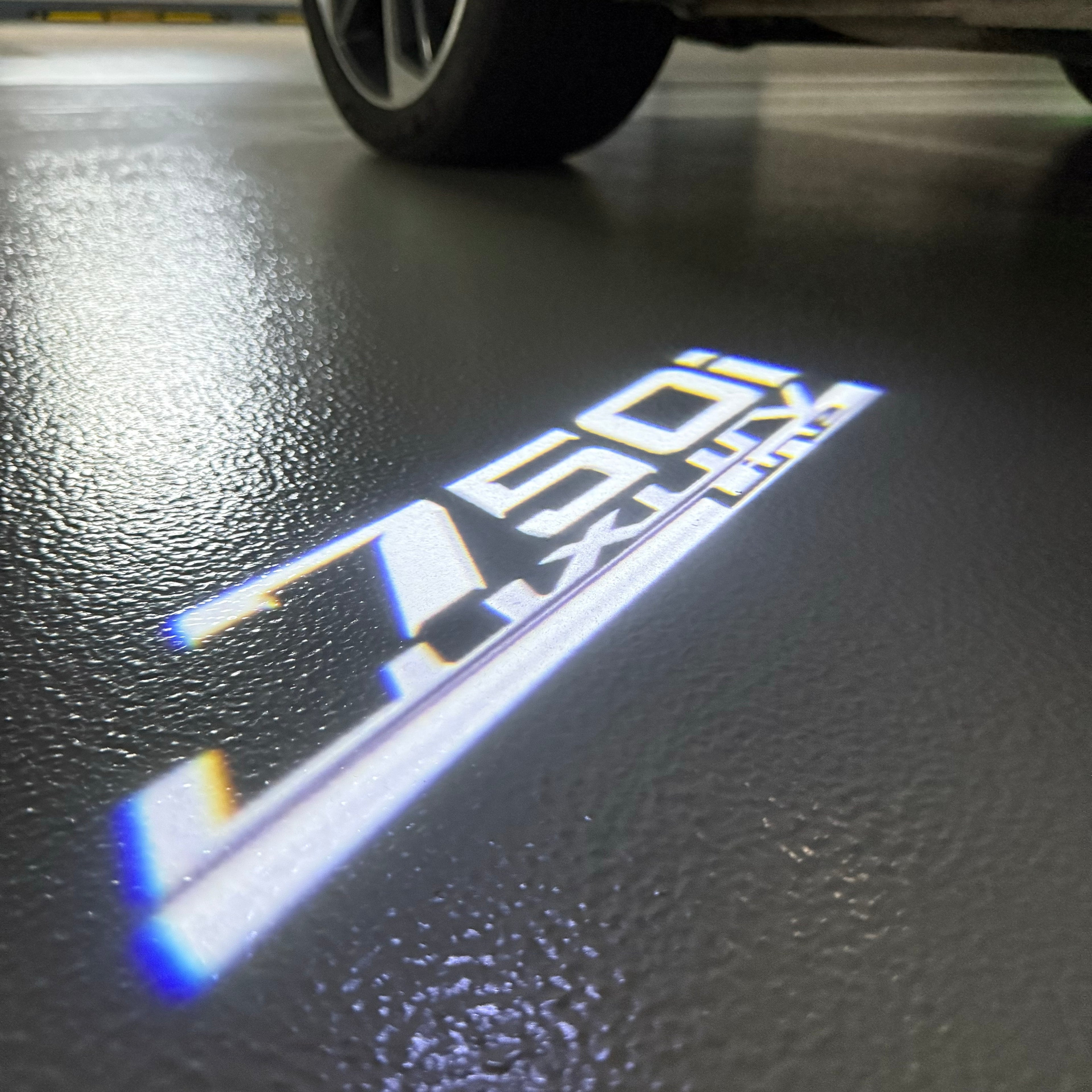 BMW M3 LOGO PROJECTOR LIGHTS Nr.24 (الكمية 1 = 1 مجموعة / 2 أضواء باب)