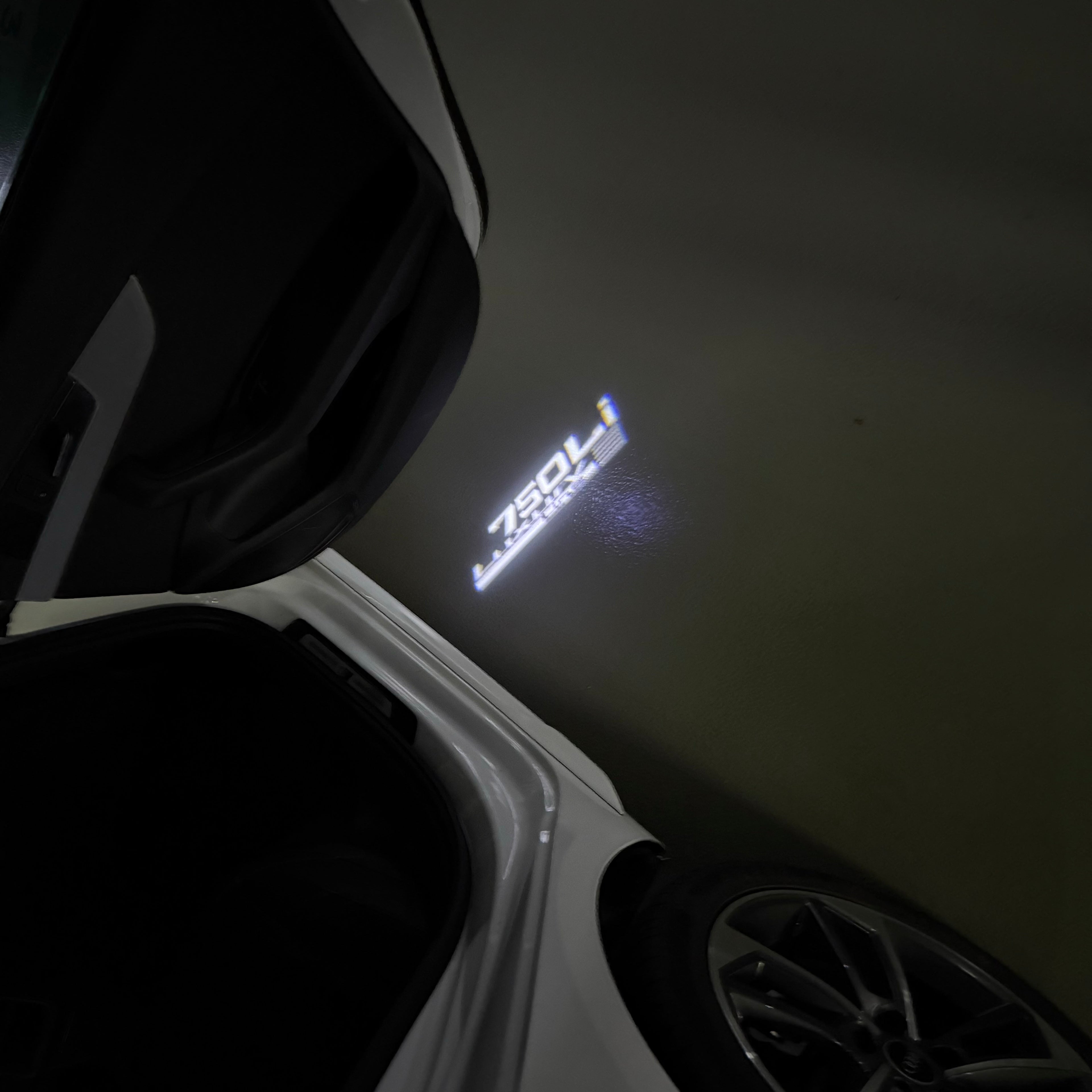 BMW M3 LOGO PROJECTOR LIGHTS Nr.24 (الكمية 1 = 1 مجموعة / 2 أضواء باب)