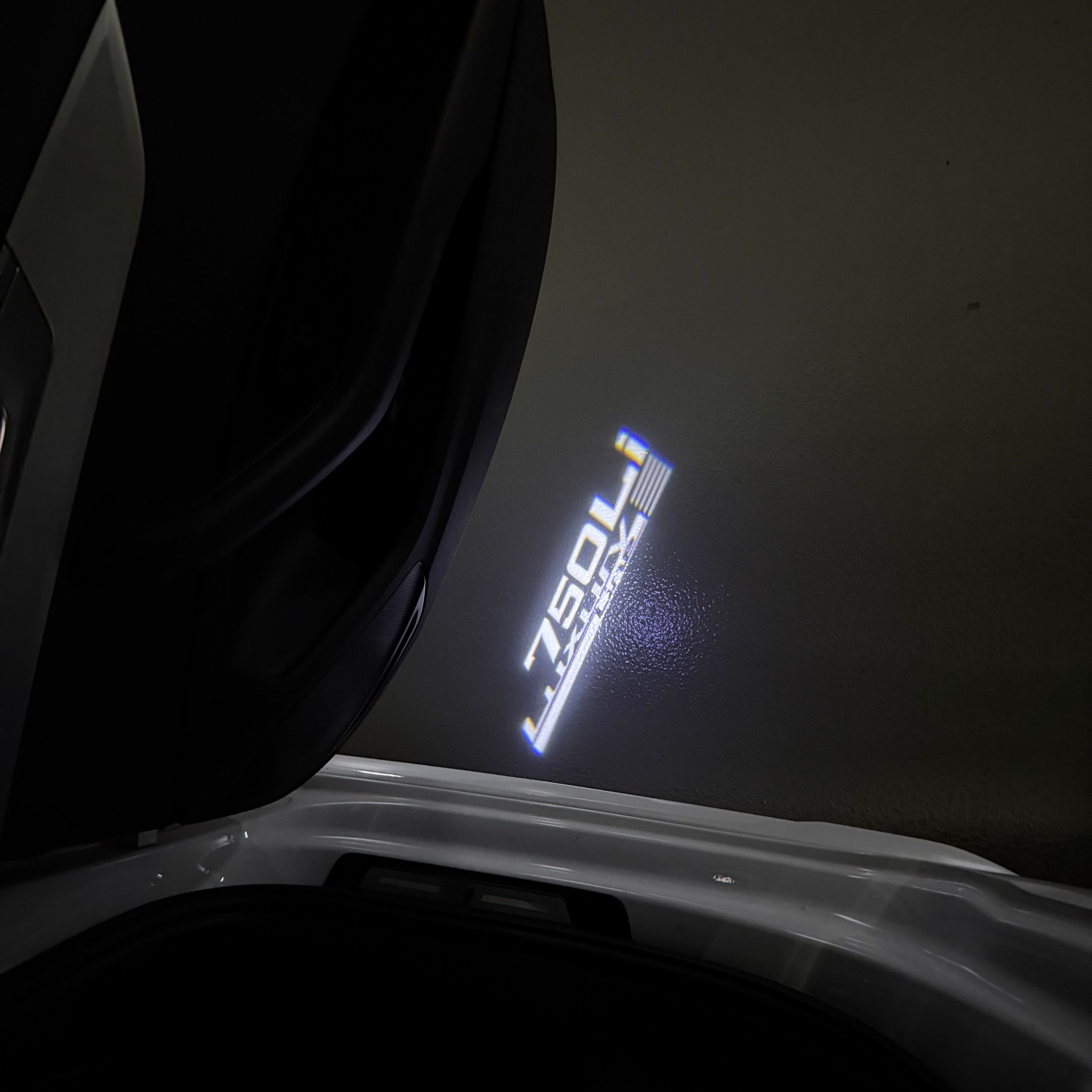 BMW M3 LOGO PROJECTOR LIGHTS Nr.24 (الكمية 1 = 1 مجموعة / 2 أضواء باب)