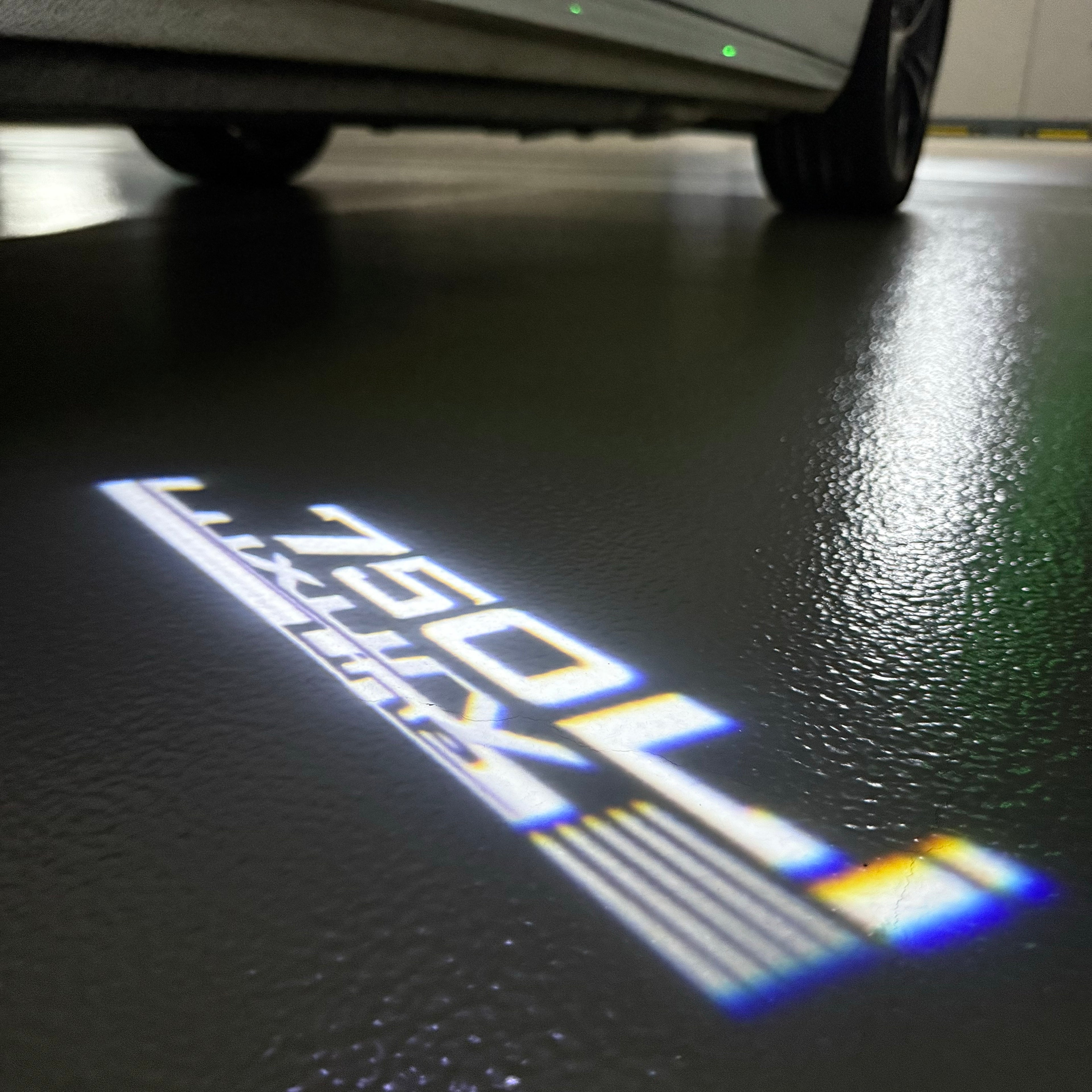 BMW M3 LOGO PROJECTOR LIGHTS Nr.24 (الكمية 1 = 1 مجموعة / 2 أضواء باب)