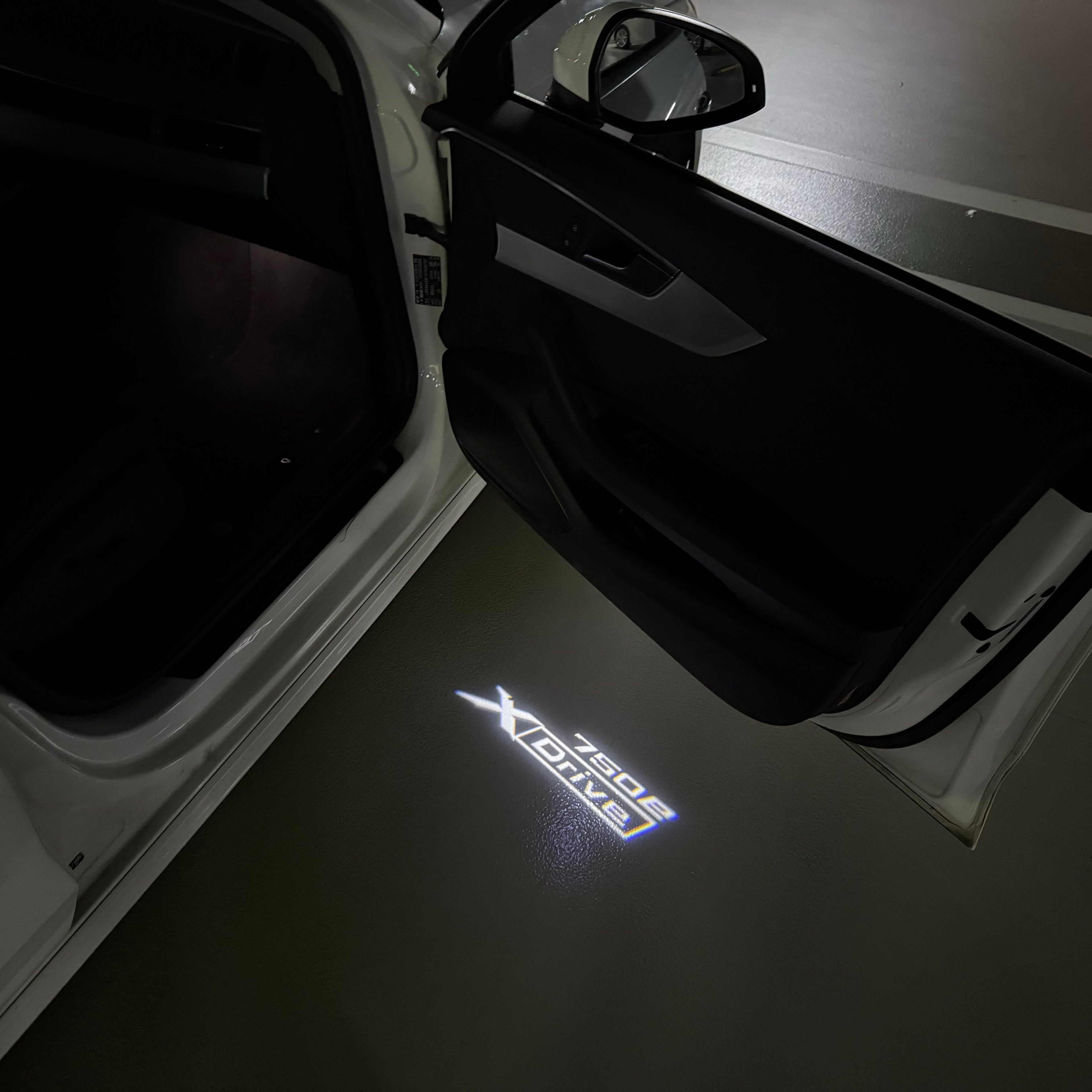 BMW M3 LOGO PROJECTOR LIGHTS Nr.24 (الكمية 1 = 1 مجموعة / 2 أضواء باب)