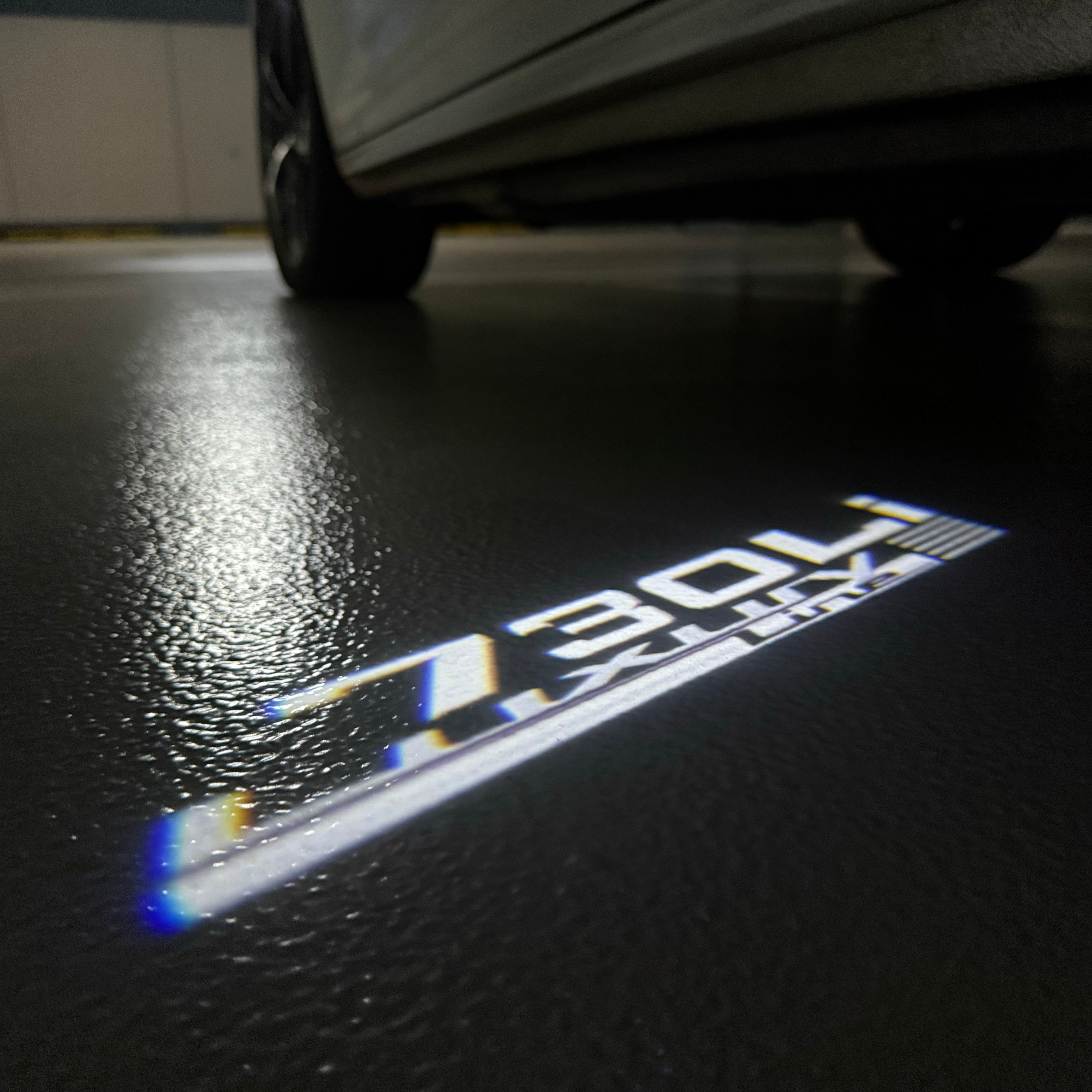 BMW M3 LOGO PROJECTOR LIGHTS Nr.24 (الكمية 1 = 1 مجموعة / 2 أضواء باب)