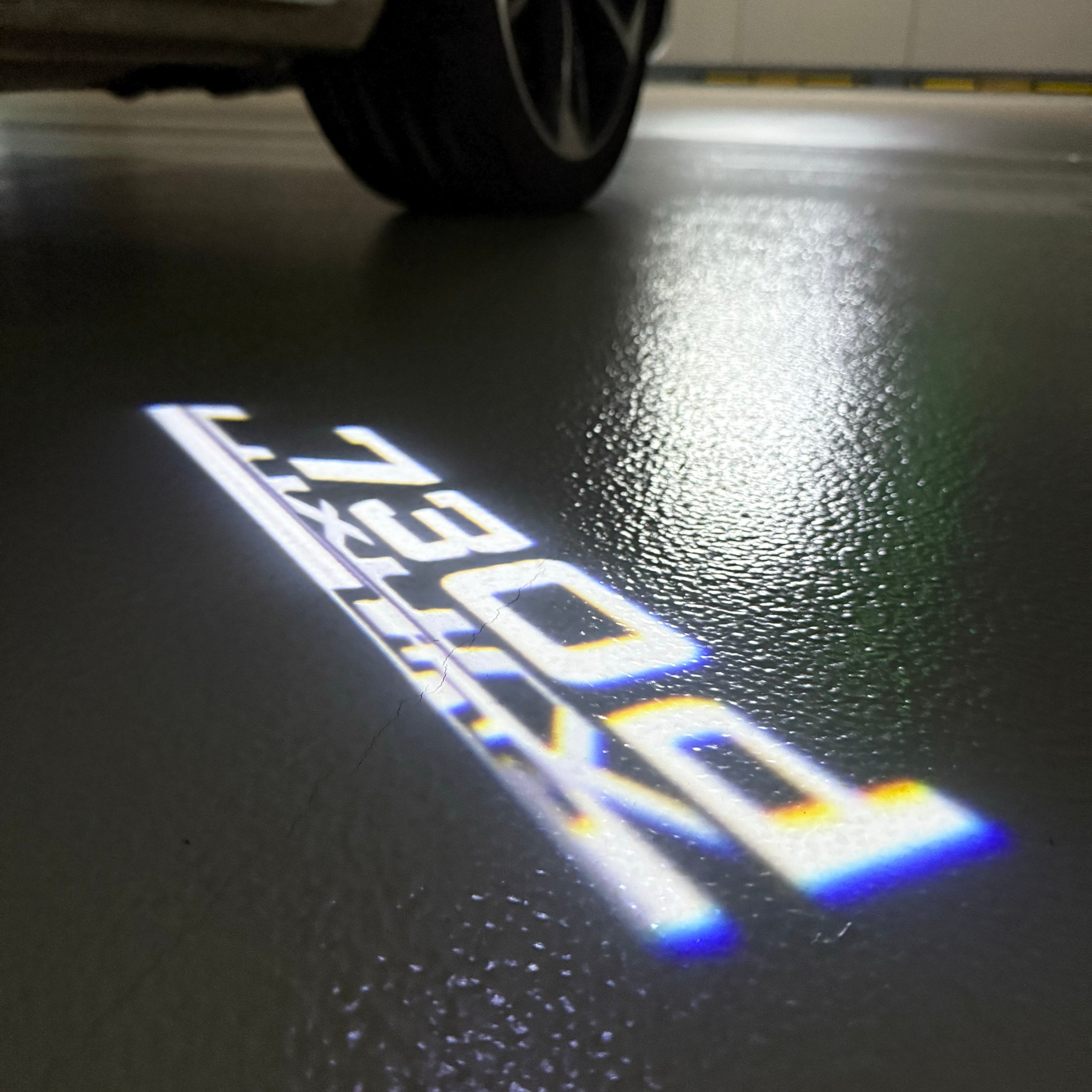 BMW M3 LOGO PROJECTOR LIGHTS Nr.24 (الكمية 1 = 1 مجموعة / 2 أضواء باب)