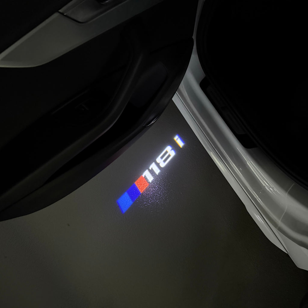 BMW M3 LOGO PROJECTOR LIGHTS Nr.24 (الكمية 1 = 1 مجموعة / 2 أضواء باب)