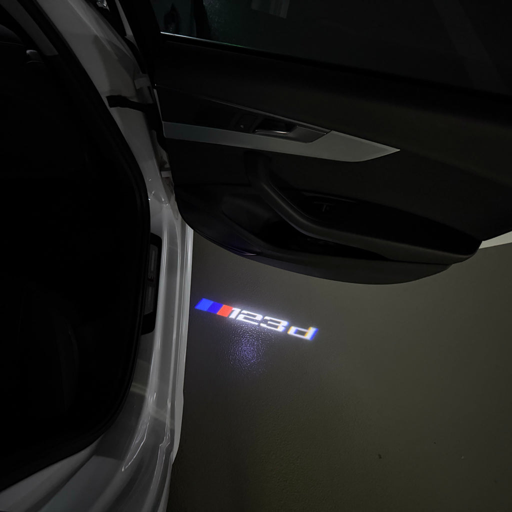 BMW M3 LOGO PROJECTOR LIGHTS Nr.24 (الكمية 1 = 1 مجموعة / 2 أضواء باب)