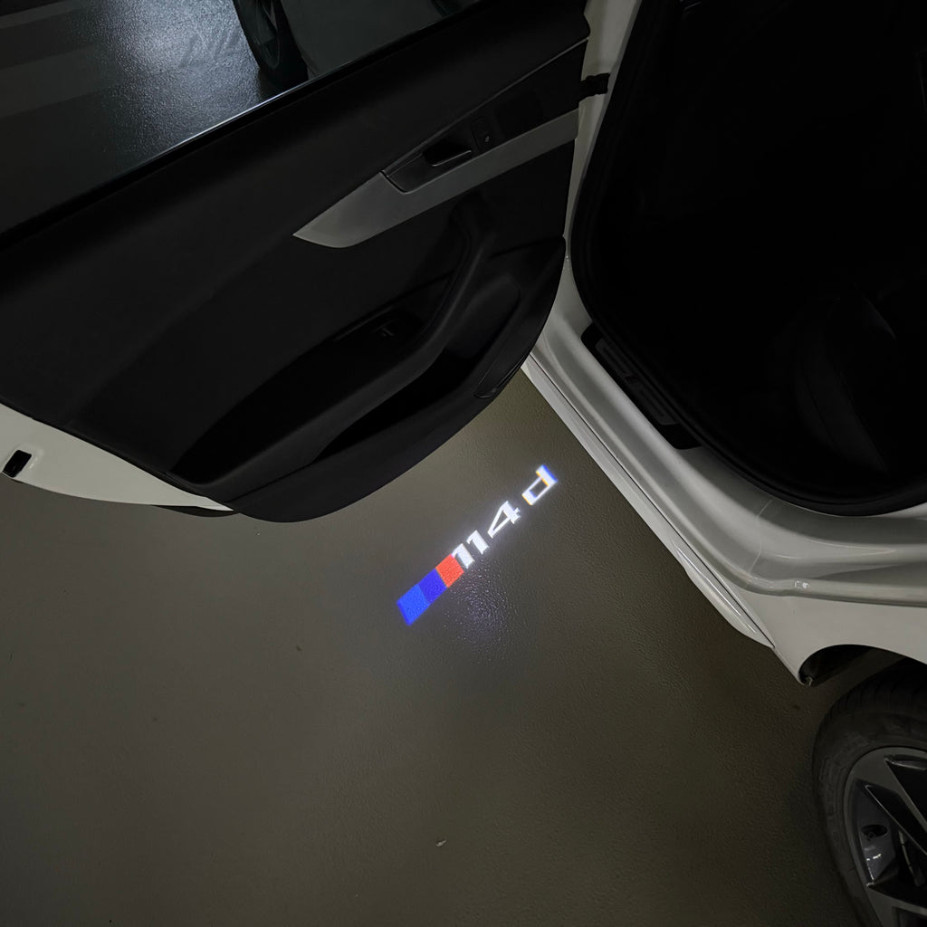 BMW M3 LOGO PROJECTOR LIGHTS Nr.24 (الكمية 1 = 1 مجموعة / 2 أضواء باب)