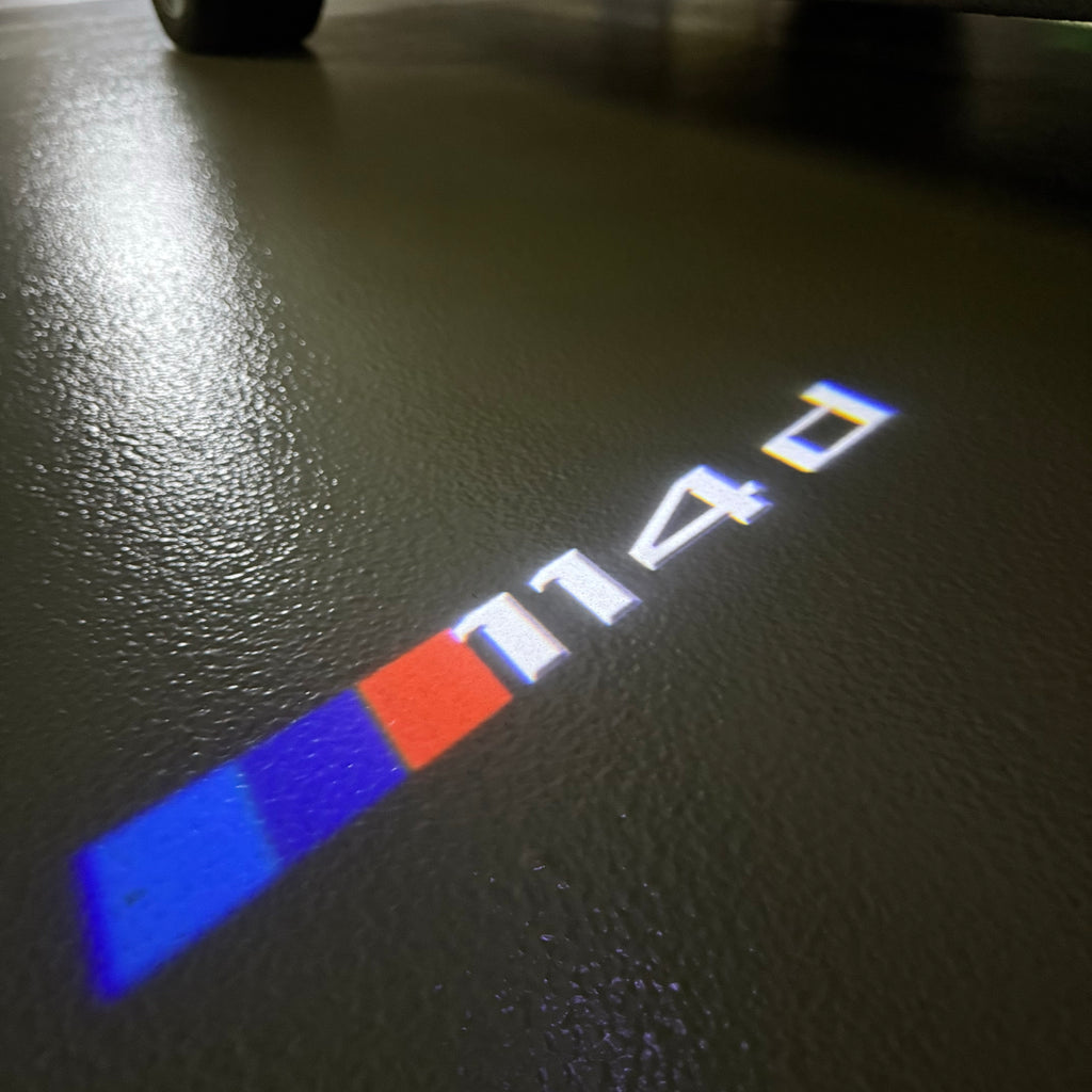 BMW M3 LOGO PROJECTOR LIGHTS Nr.24 (الكمية 1 = 1 مجموعة / 2 أضواء باب)