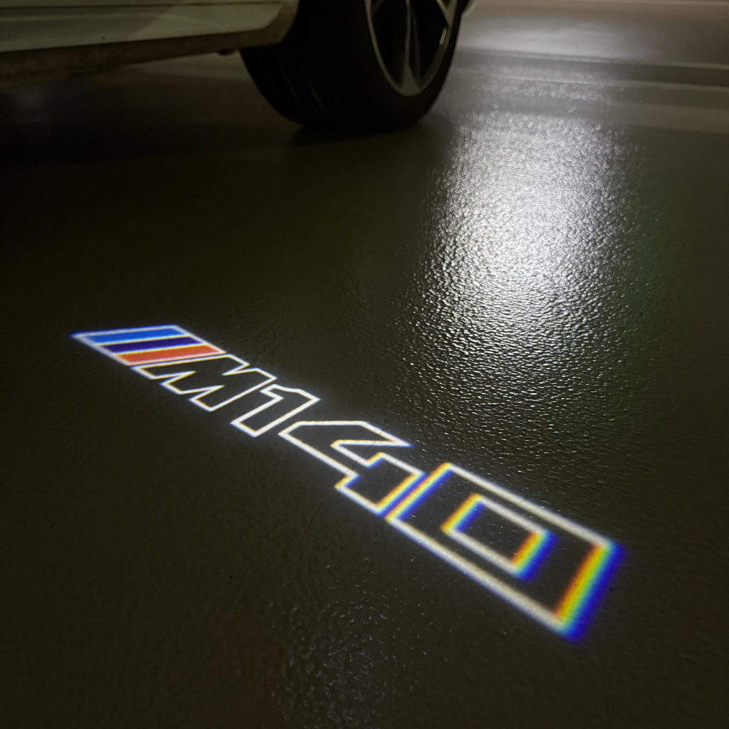 BMW M3 LOGO PROJECTOR LIGHTS Nr.24 (الكمية 1 = 1 مجموعة / 2 أضواء باب)