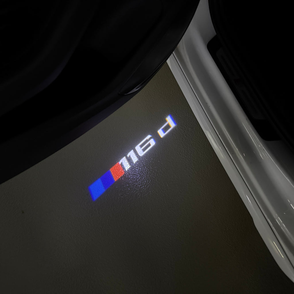 BMW M3 LOGO PROJECTOR LIGHTS Nr.24 (الكمية 1 = 1 مجموعة / 2 أضواء باب)