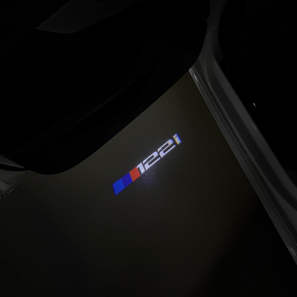 BMW M3 LOGO PROJECTOR LIGHTS Nr.24 (الكمية 1 = 1 مجموعة / 2 أضواء باب)