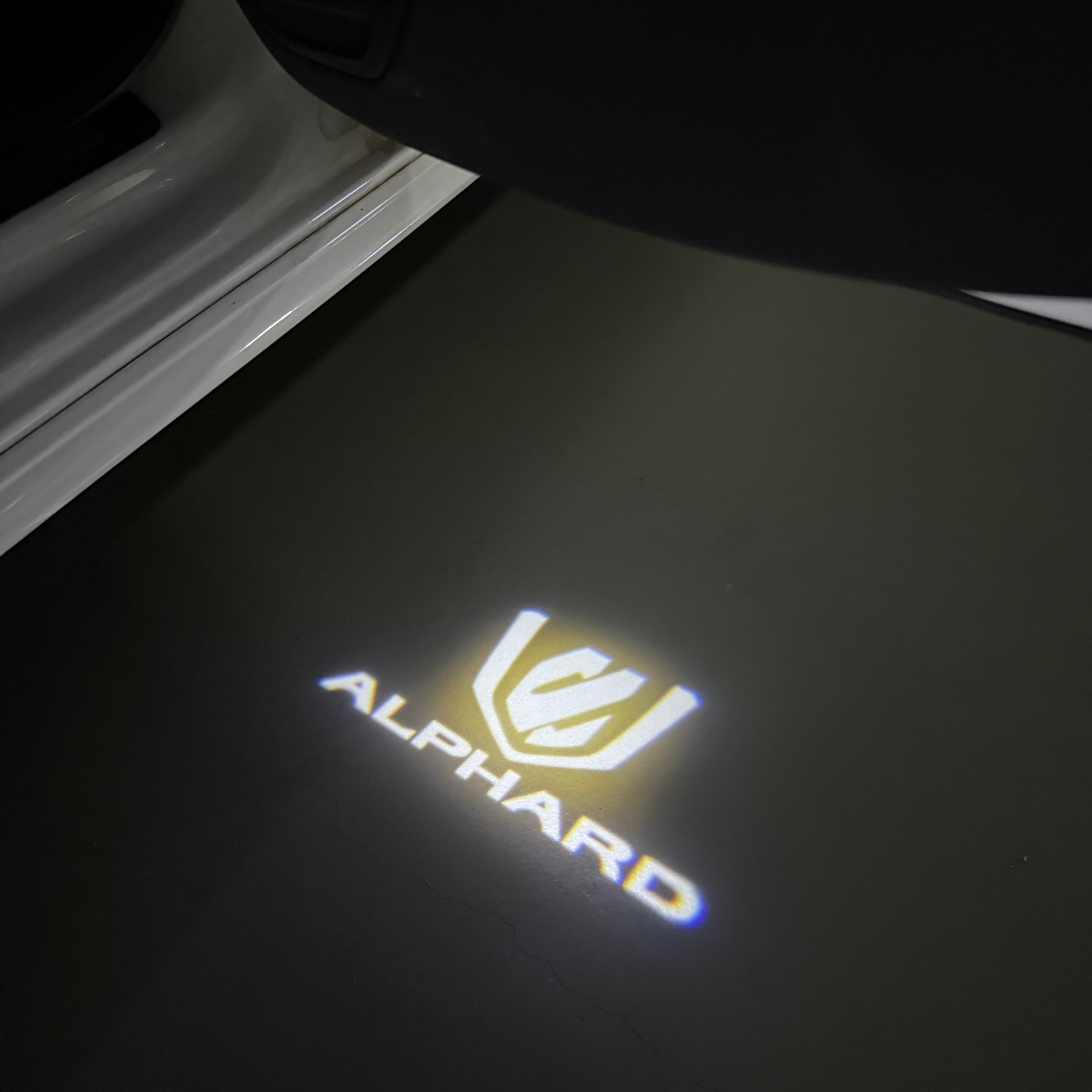 TOYOTA  ALPHARD LOGO PROJECROTR LIGHTS  (quantity 1 = 1 sets/2 door lights) Nr.0G49