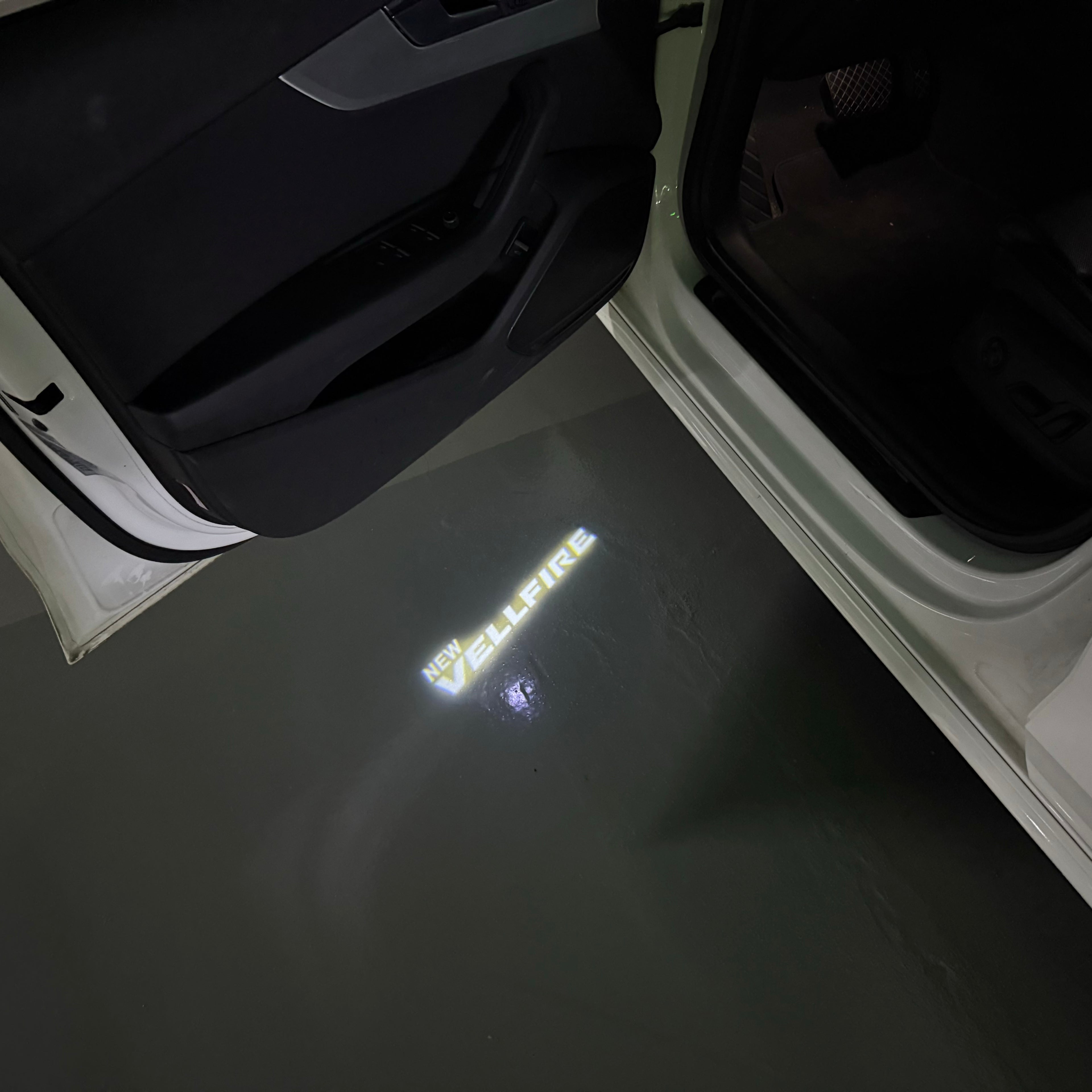 TOYOTA  VELLFIRE  LOGO PROJECROTR LIGHTS  (quantity 1 = 1 sets/2 door lights) Nr.0G50