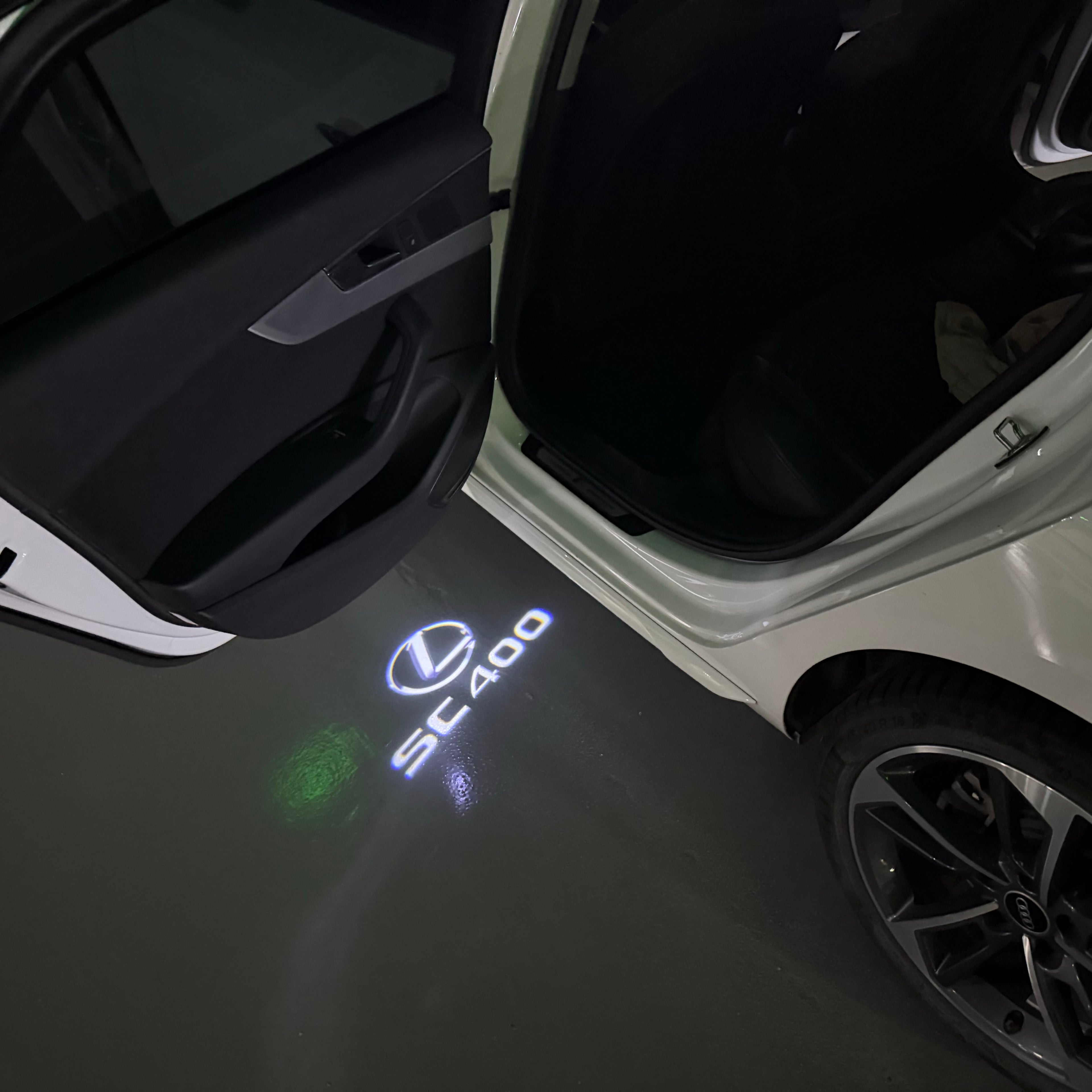 LEXUS LOGO PROJECTOR LIGHTS Nr.01 (الكمية 1 = 1 مجموعة / 2 أضواء باب)